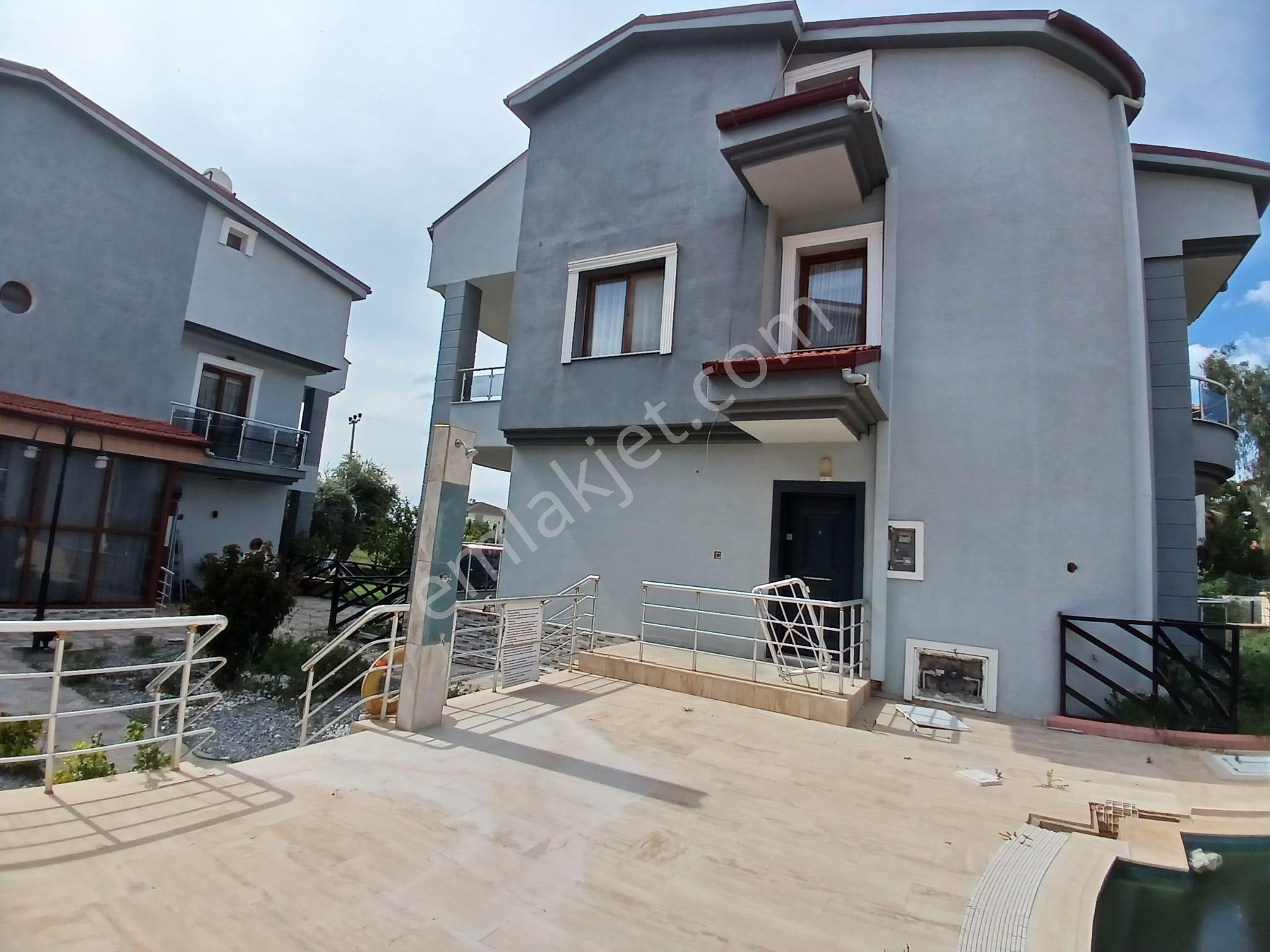 Site İçi Tam Müstakil Geniş Bahçeli 3+1 Yıllık Kiralık Villa - Görsel 3