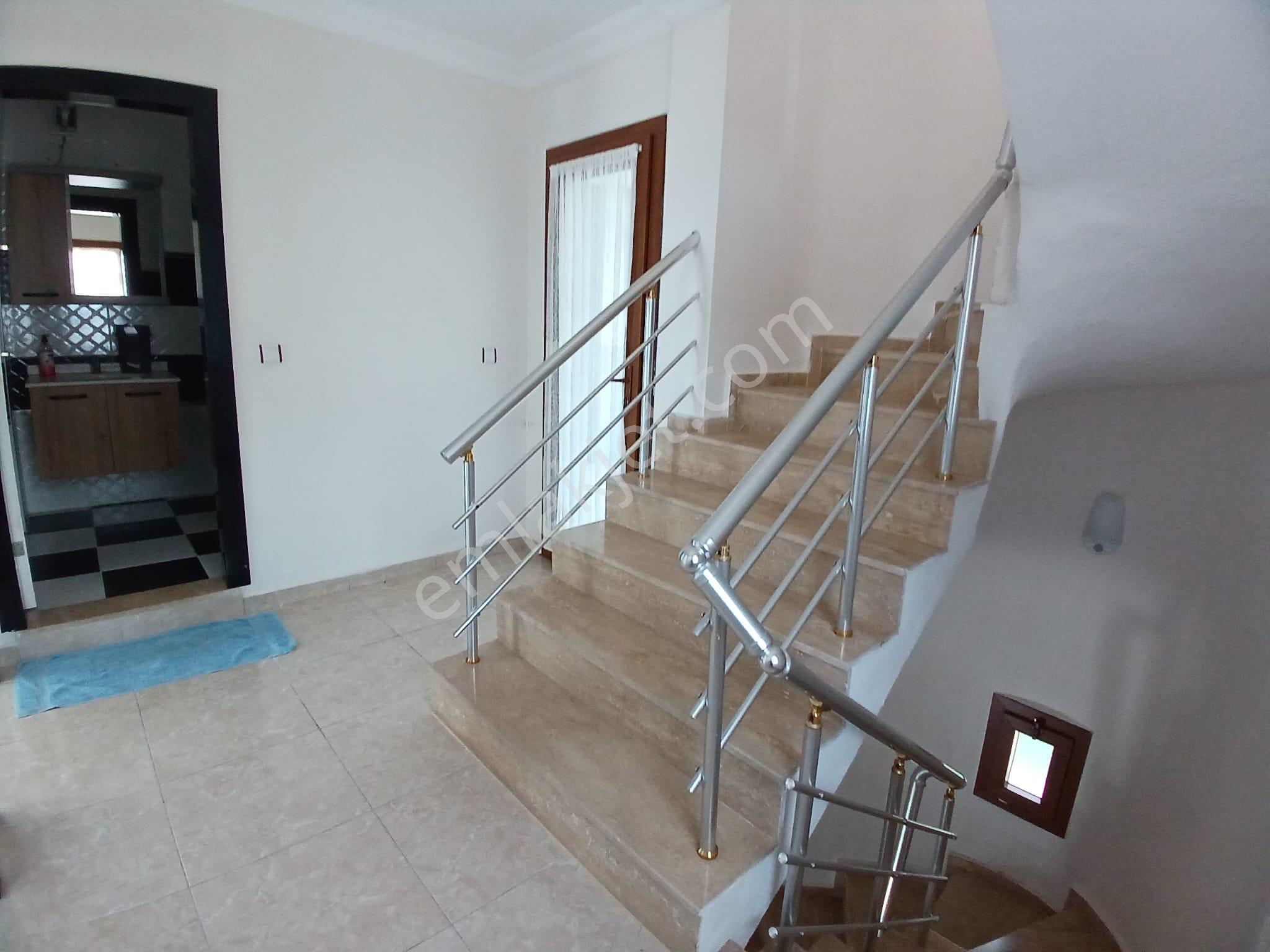 Site İçi Tam Müstakil Geniş Bahçeli 3+1 Yıllık Kiralık Villa - Görsel 18