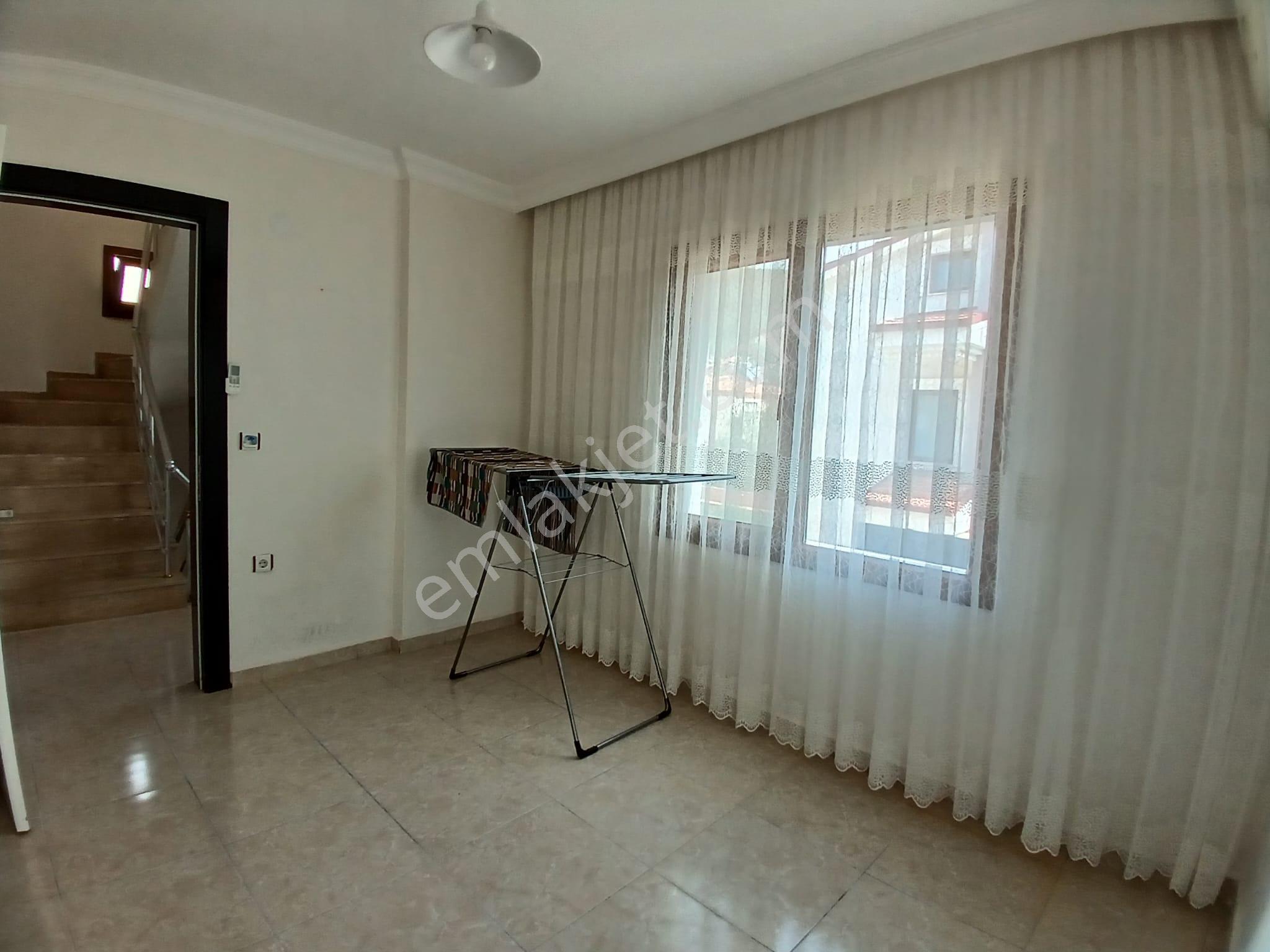 Site İçi Tam Müstakil Geniş Bahçeli 3+1 Yıllık Kiralık Villa - Görsel 22