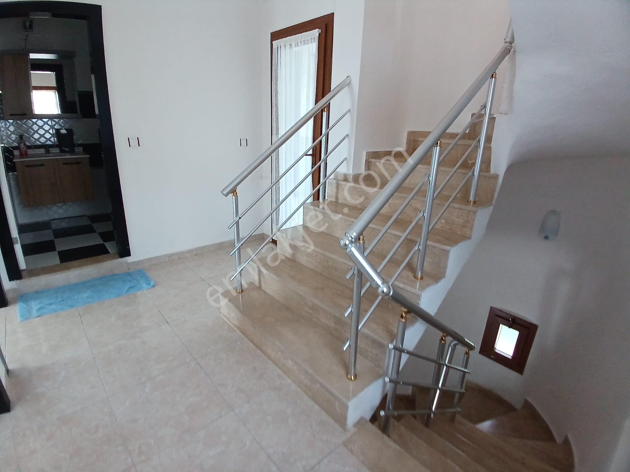 Site İçi Tam Müstakil Geniş Bahçeli 3+1 Yıllık Kiralık Villa - Görsel 17