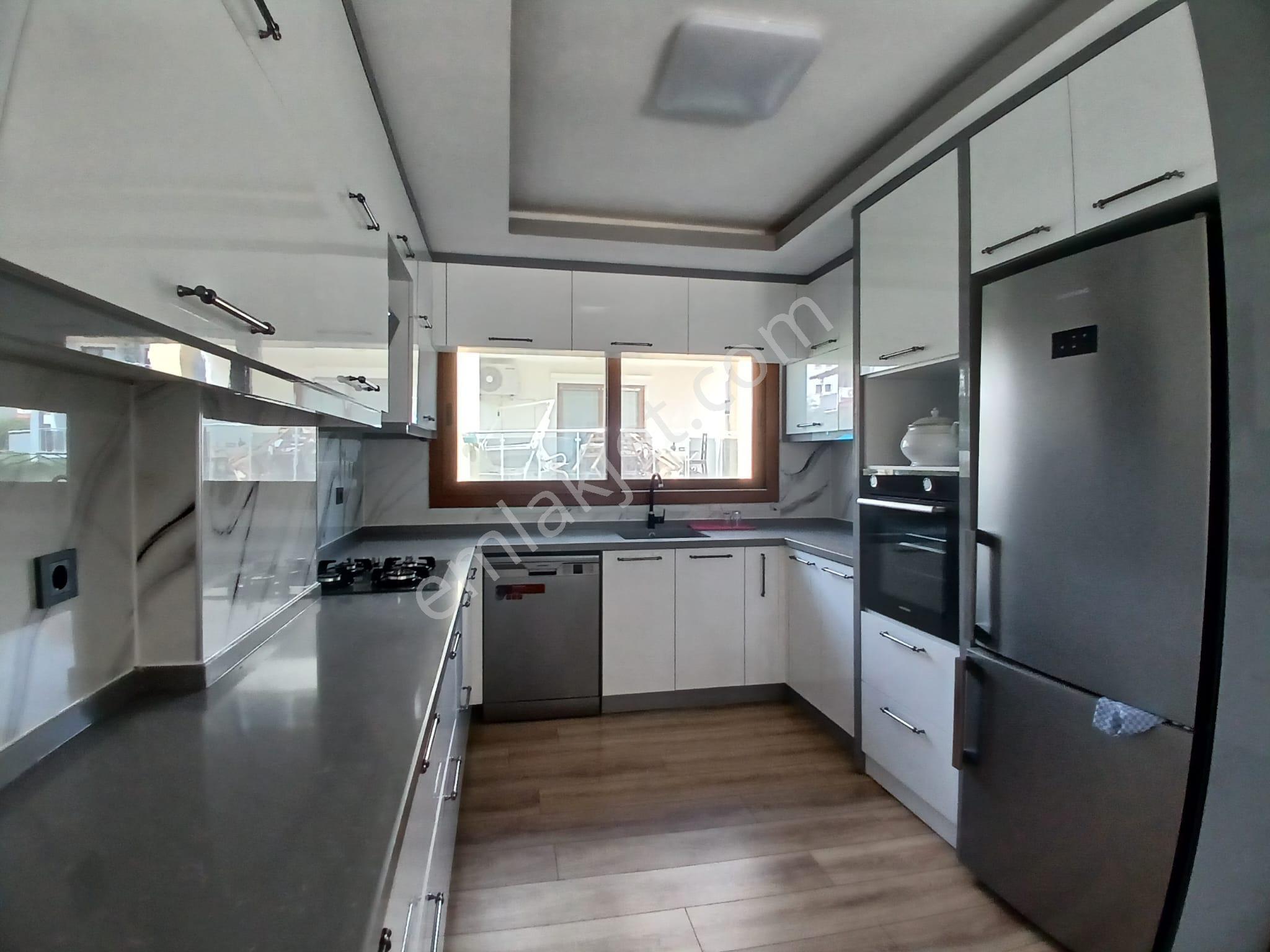 Site İçi Tam Müstakil Geniş Bahçeli 3+1 Yıllık Kiralık Villa - Görsel 7