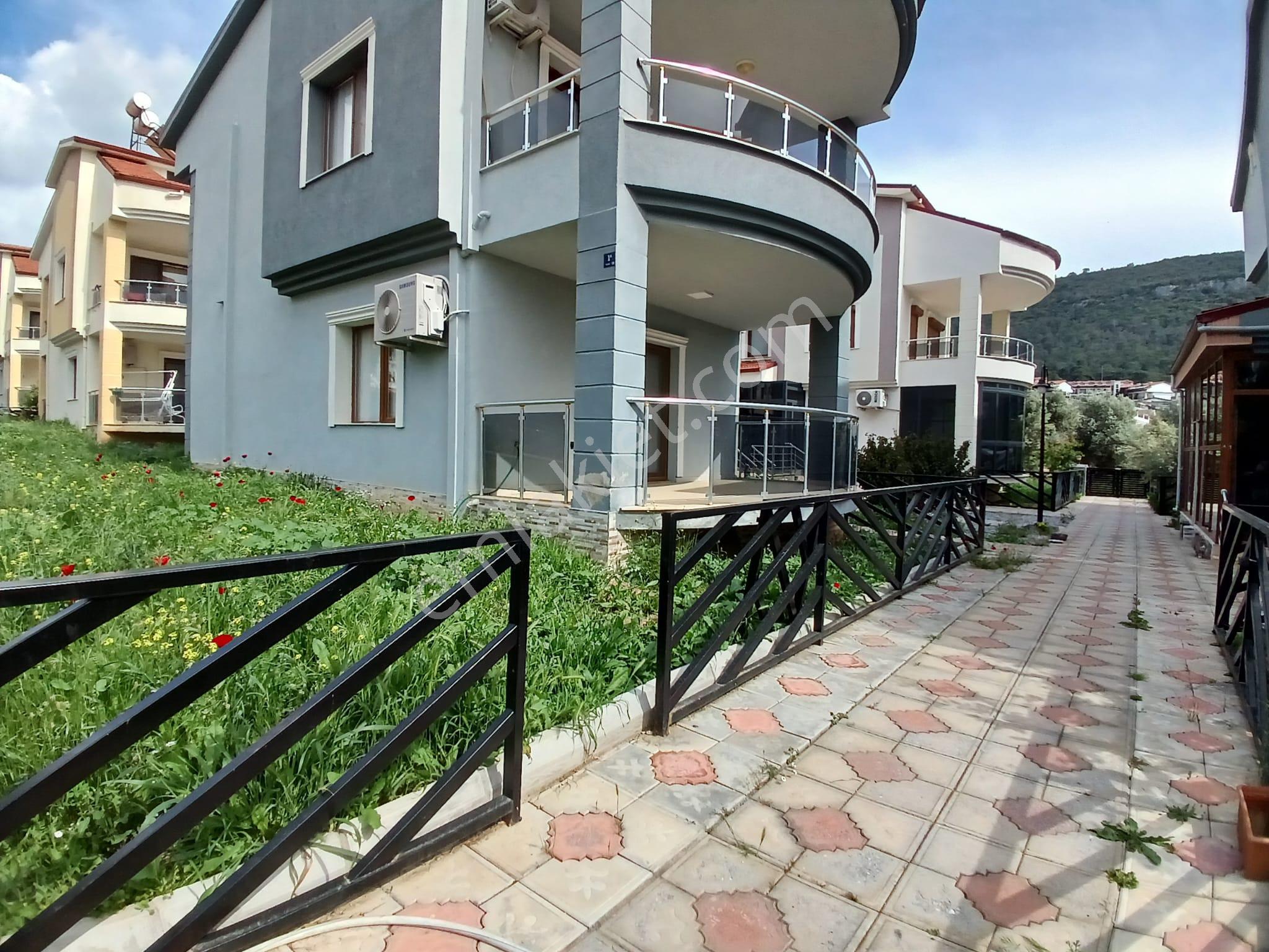 Site İçi Tam Müstakil Geniş Bahçeli 3+1 Yıllık Kiralık Villa - Görsel 2