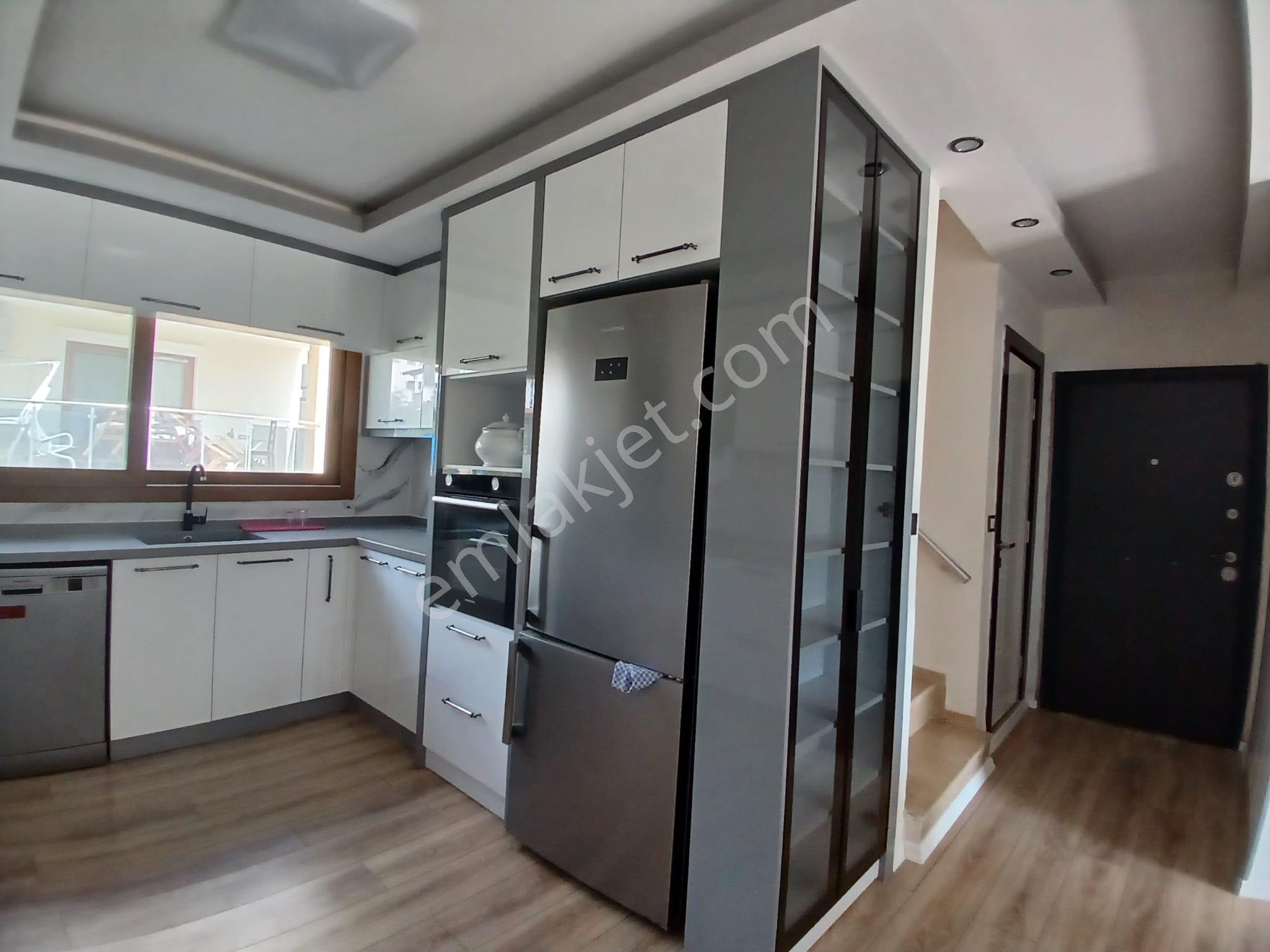 Site İçi Tam Müstakil Geniş Bahçeli 3+1 Yıllık Kiralık Villa - Görsel 6