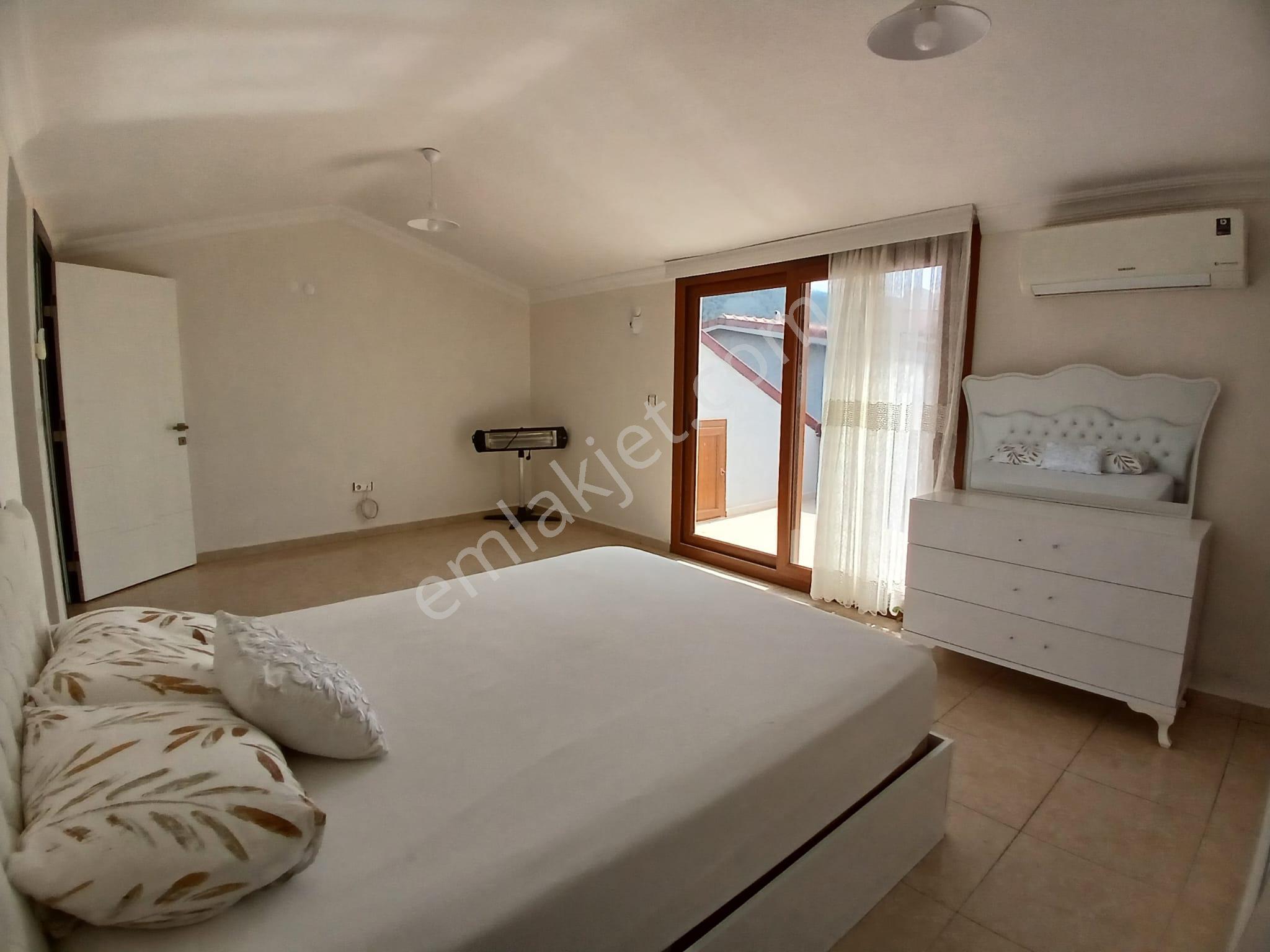 Site İçi Tam Müstakil Geniş Bahçeli 3+1 Yıllık Kiralık Villa - Görsel 33