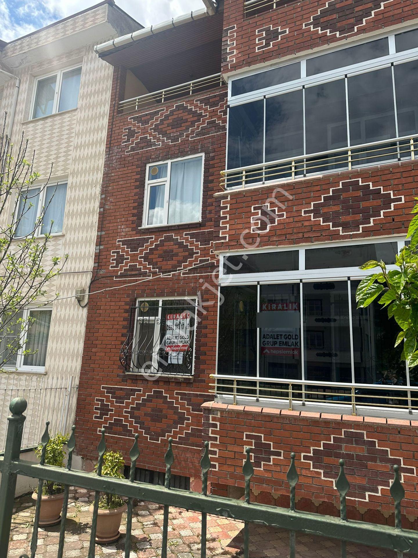 Adalet Gold Group Emlak'tan 50.yıl Mahallesinde Kiralık 2+1 Uygun Fiyata Bahçeli Ev