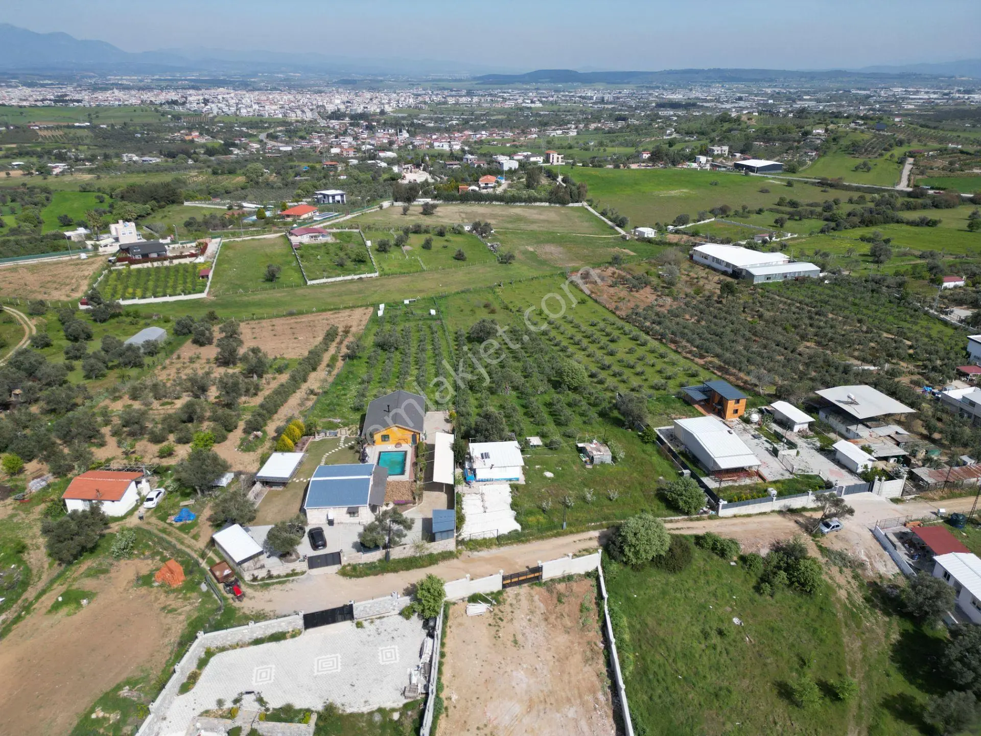 Q'zen Den 4000 M2 Arsa İçerisinde 3+1 Ve 2+1 Evi Olan Çiftlik - Görsel 5