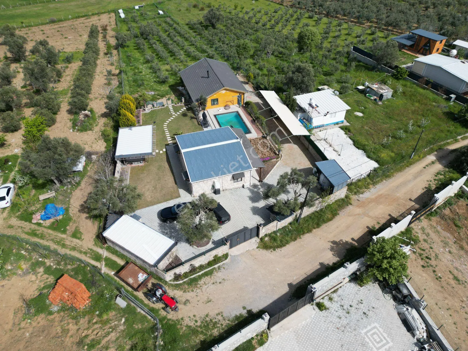 Q'zen Den 4000 M2 Arsa İçerisinde 3+1 Ve 2+1 Evi Olan Çiftlik - Görsel 3