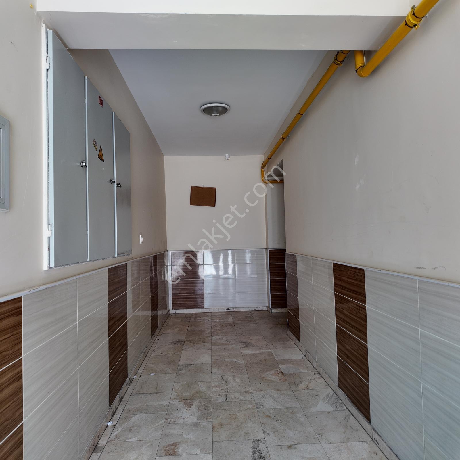 Hürriyet Geniş Cadde Üzeri Köşe Parsel 125 M2 Bakımlı 3+1 Daire - Görsel 28