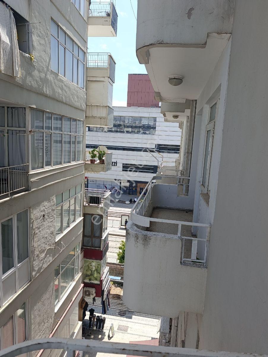 Tramvay Cadde Üstü Bina.
