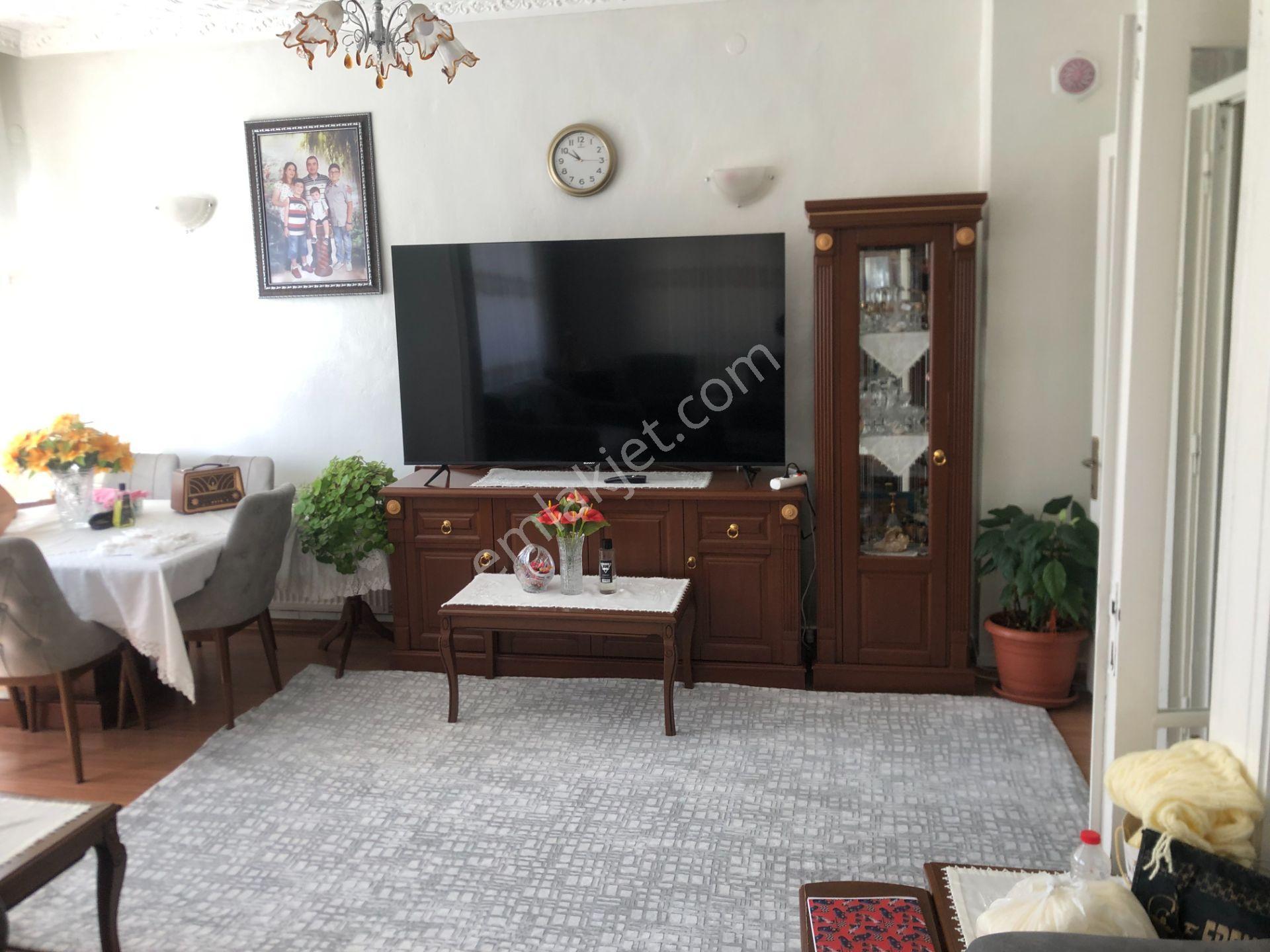 Kavaklıkta Satlık Daire Bakımlı 2+1 Kat2 Kombili - Görsel 3