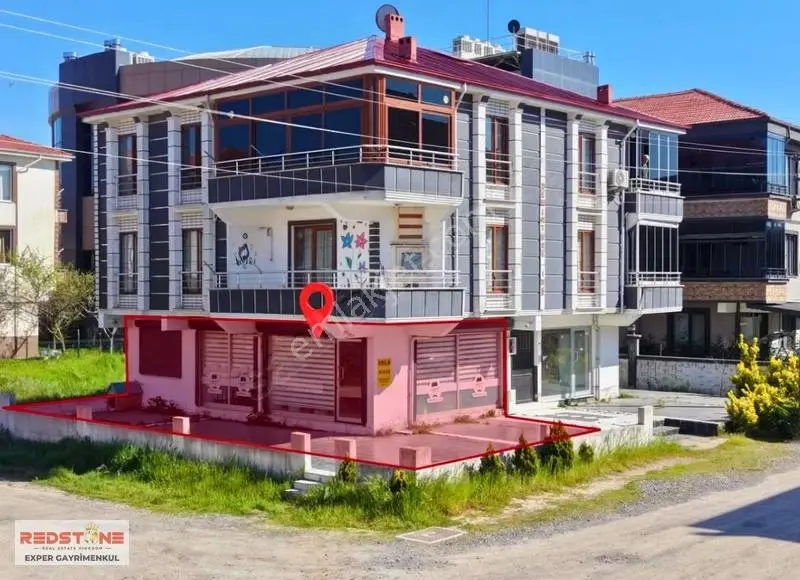 Akkum'da Hastane Karşısı, Geniş Açık Alana Sahip, 60 M2 Dükkan