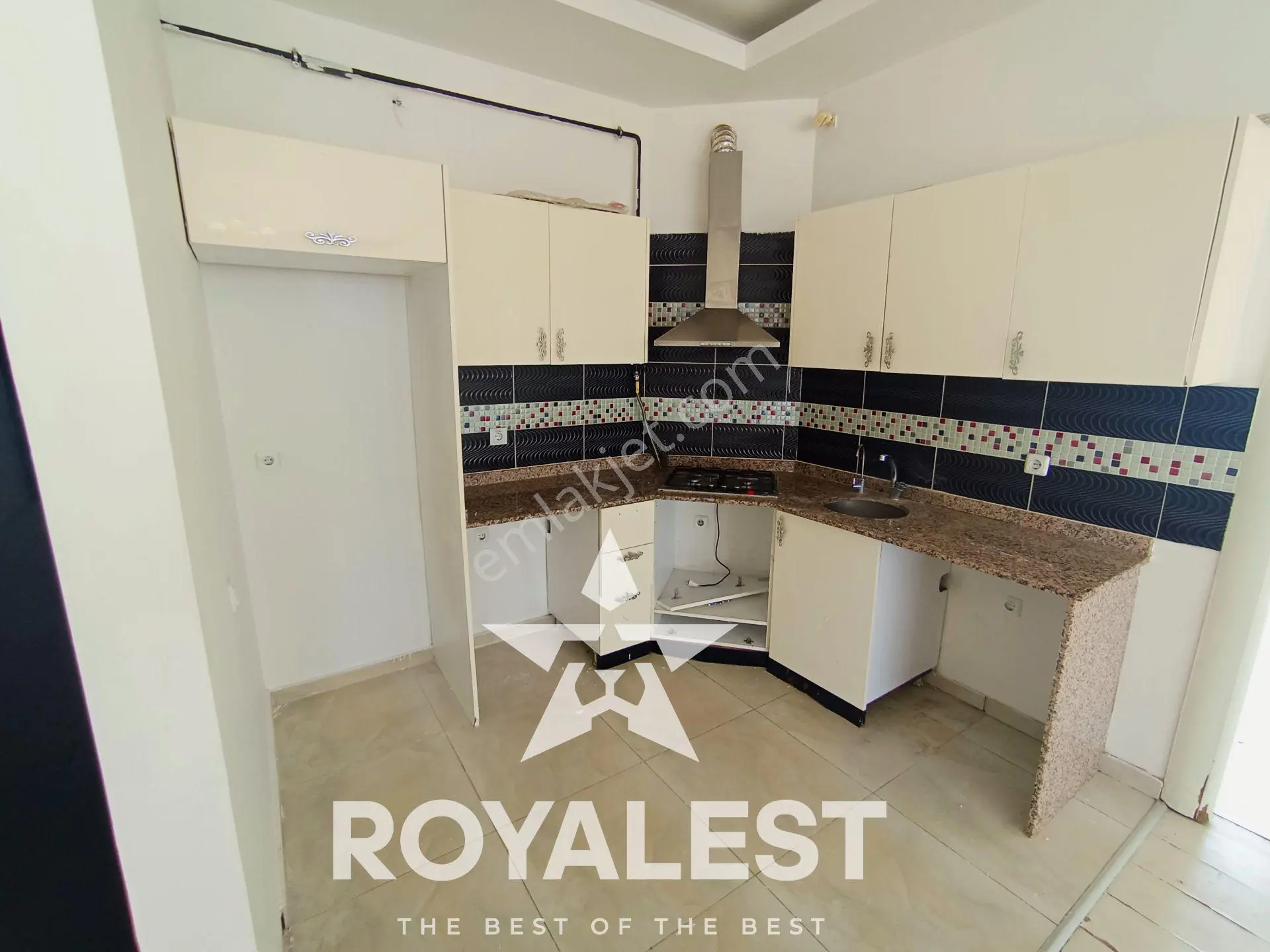 Royalest'ten Karataş Tramvay Yakını Cadde Üstü Ara Kat Site İçi - Görsel 4