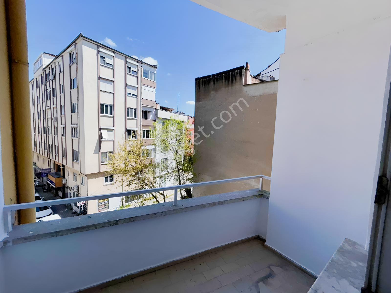 Balıkesir Altıeylül Mahallesi Kiralık 2+1 Daire Asansör-arakat - Görsel 22
