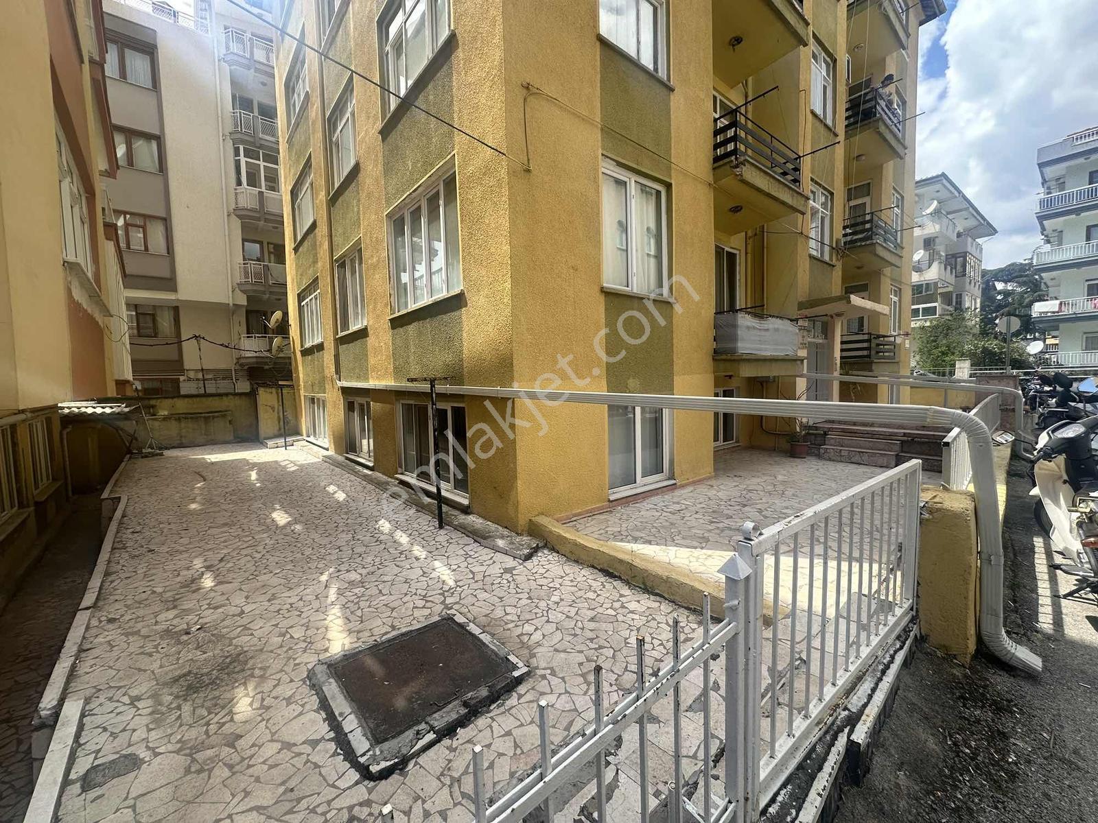 İstiklal Mahallesi Vali Konağı Altı Satılık 3+1 Daire