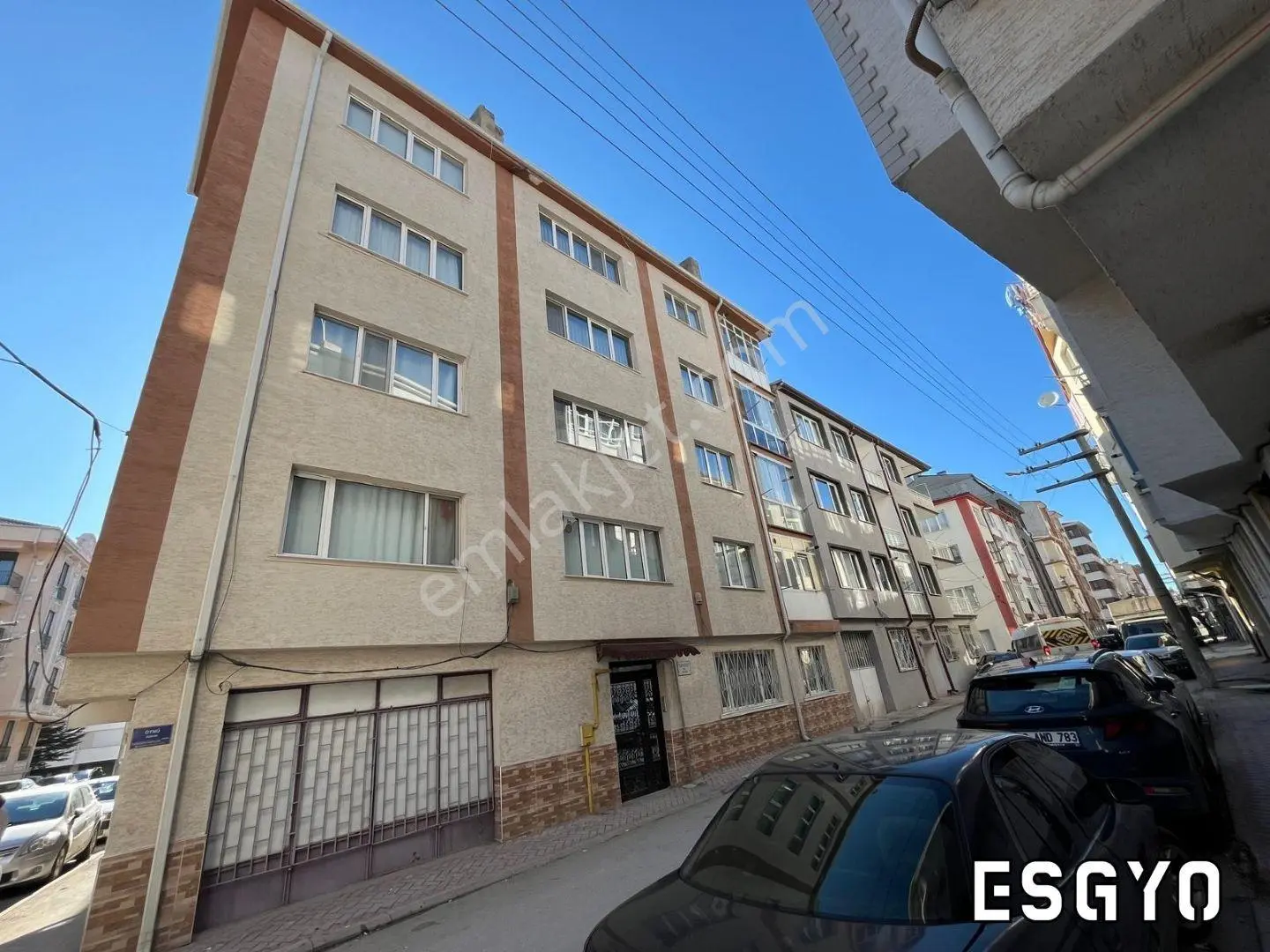 Esgyo'dan Kırmızıtoprak Muhtarlık Yanı Bakımlı 2+1 Satılık Daire