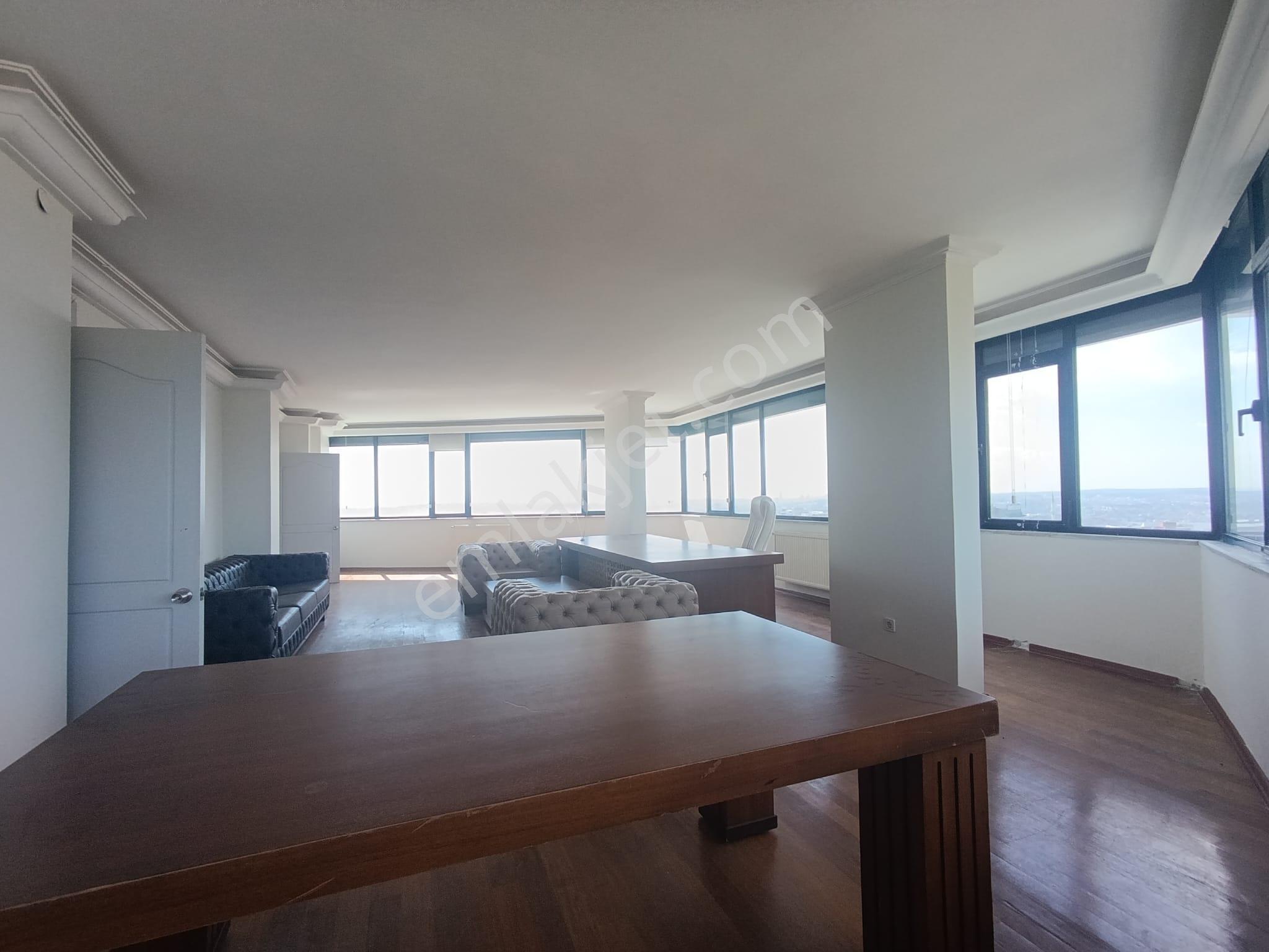 Kavacık Plazalar Bölgesinde Deniz Ve Doğa Manzaralı 600 M Ofis
