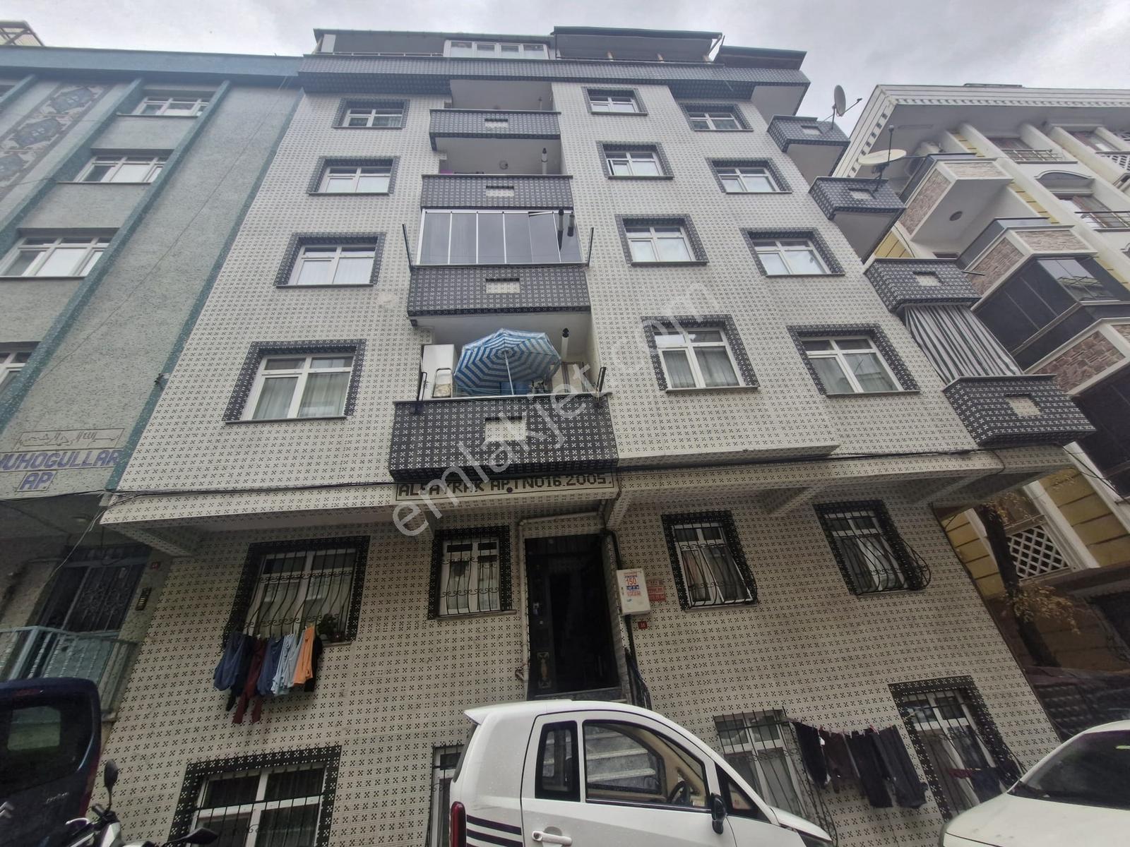 Yenibosna Dereyolu Cem Evi Yakını 2+1 Krediye Uygun Kat1