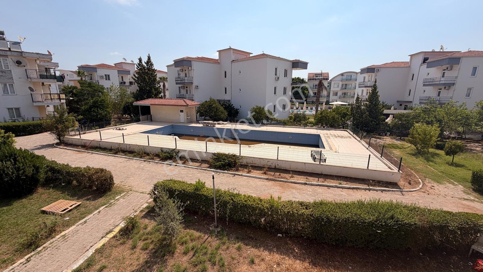 Belek'te Kapalı Pazar Yanı 2+1 Havuzlu Sitede Ara Kat Daire - Görsel 2