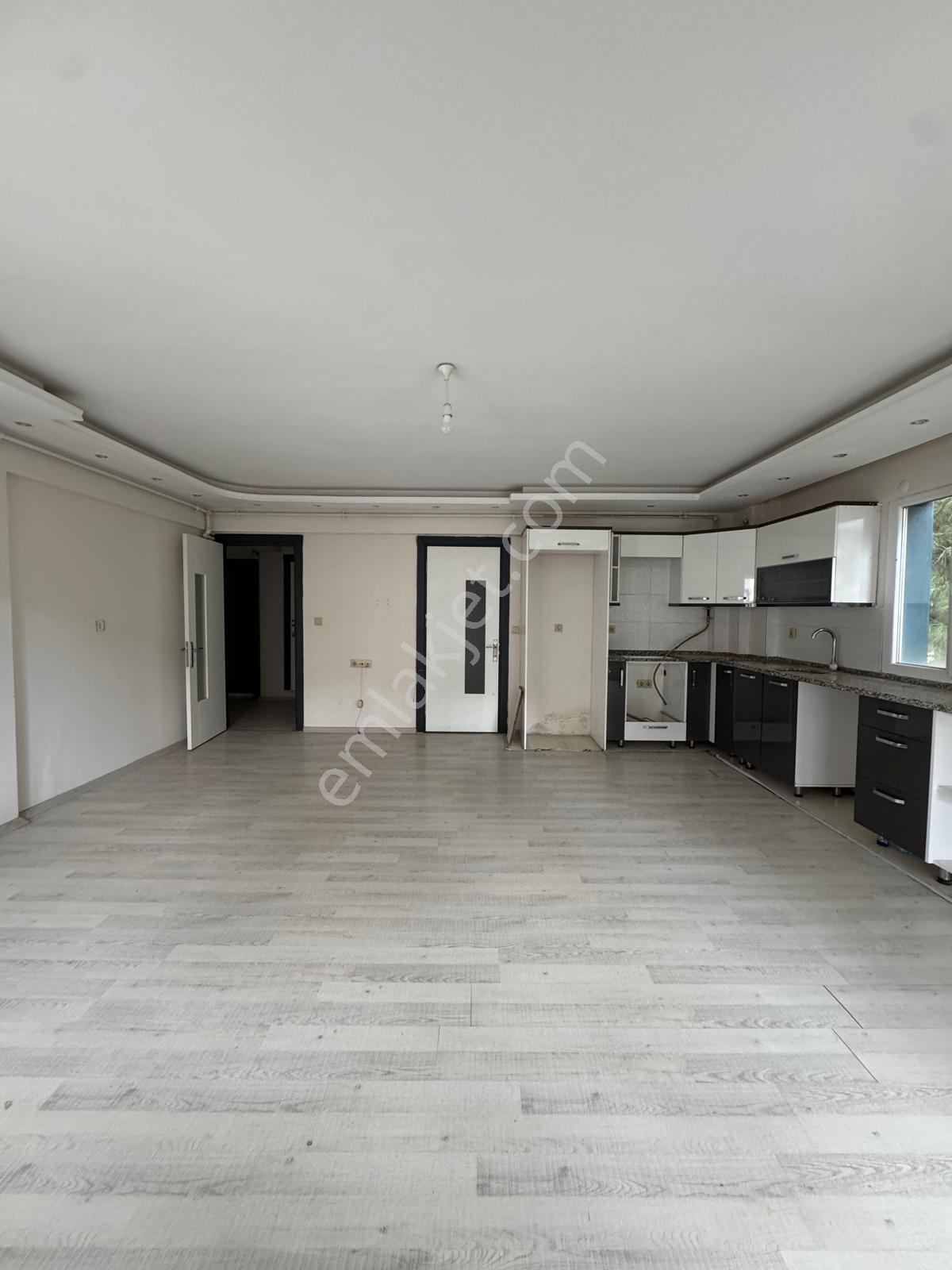 Zeki Emlak'tan Muradiye Mahallesinde Kiralık 2+1 Ara Kat Daire - Görsel 2