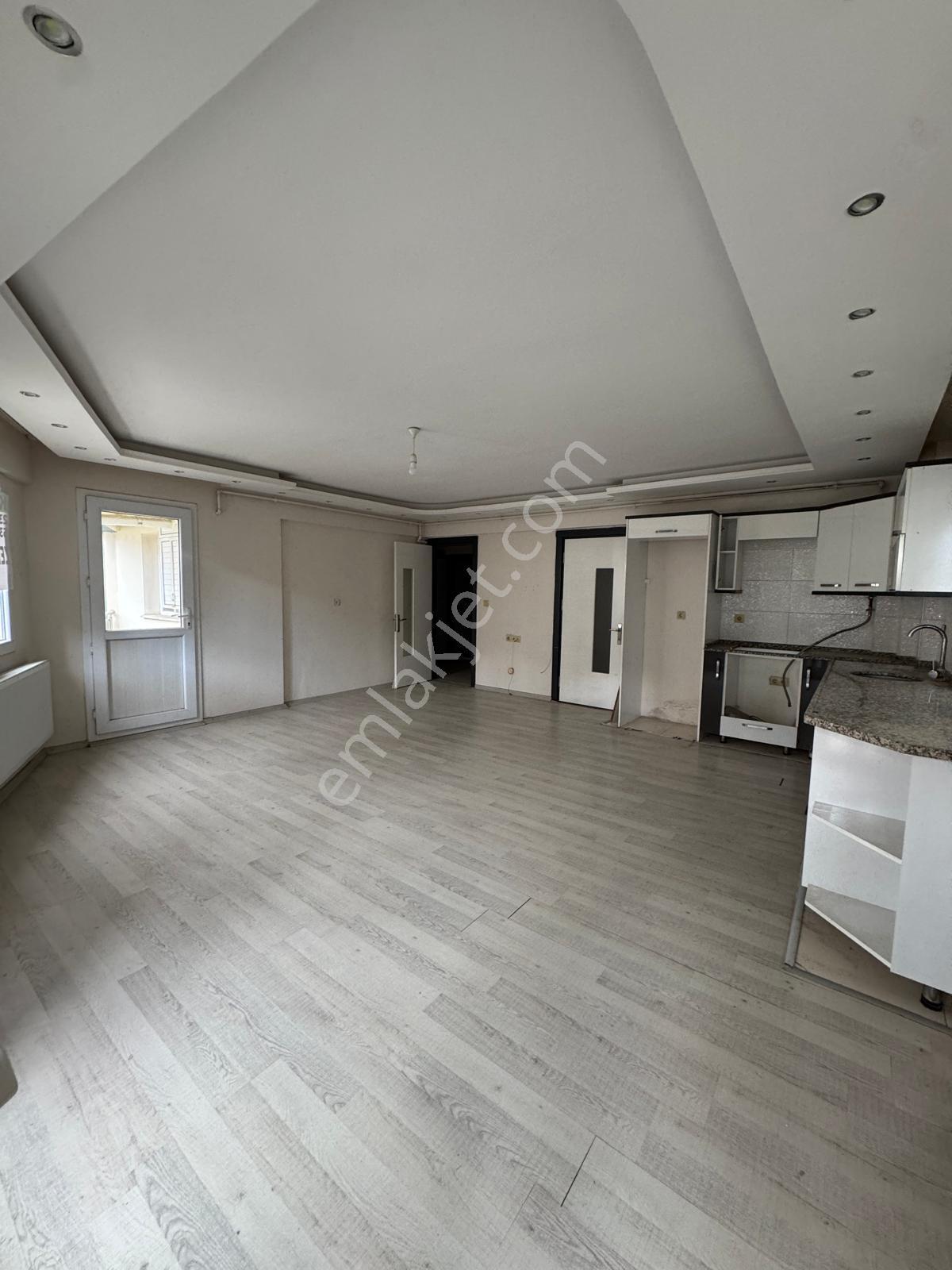 Zeki Emlak'tan Muradiye Mahallesinde Kiralık 2+1 Ara Kat Daire - Görsel 5
