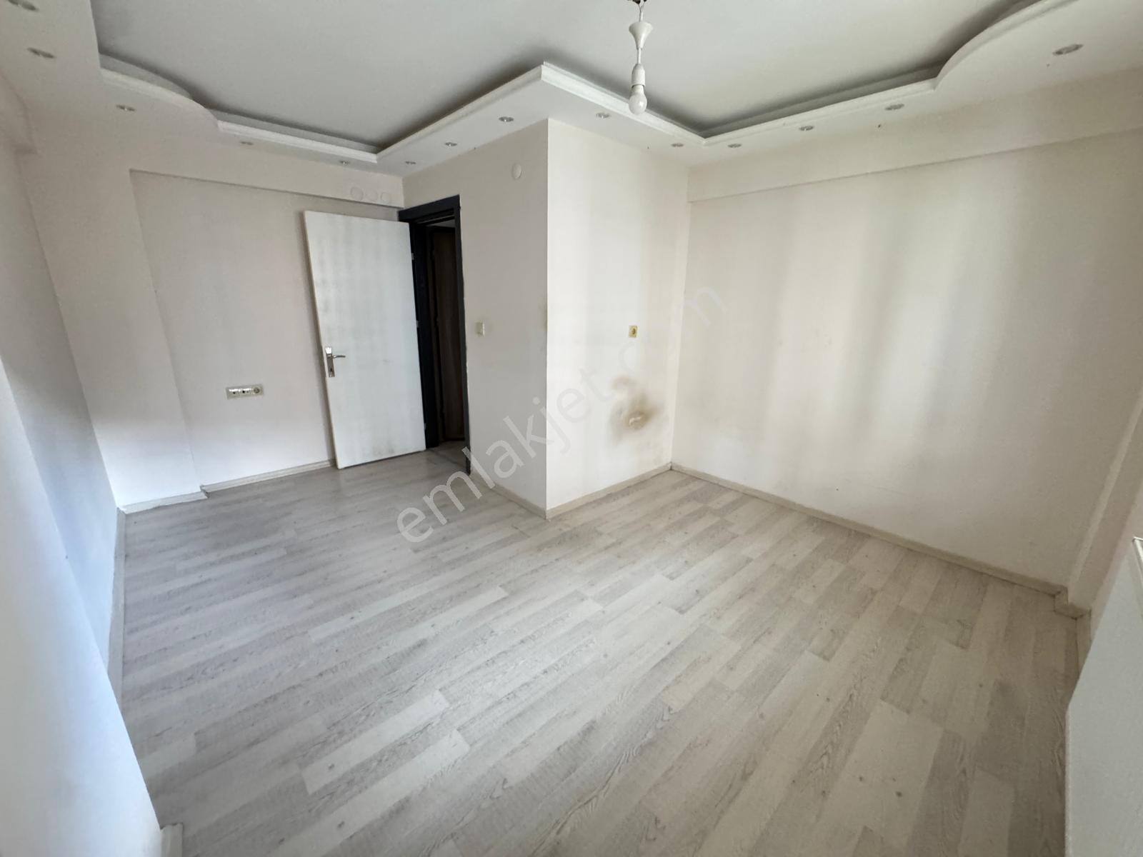Zeki Emlak'tan Muradiye Mahallesinde Kiralık 2+1 Ara Kat Daire - Görsel 12