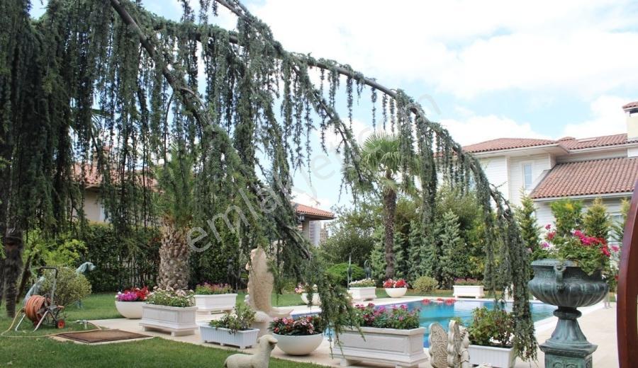 Ardıçlı Bahçeşehir Akbatıya Komşu Nezih Sitede Kiralık Villa