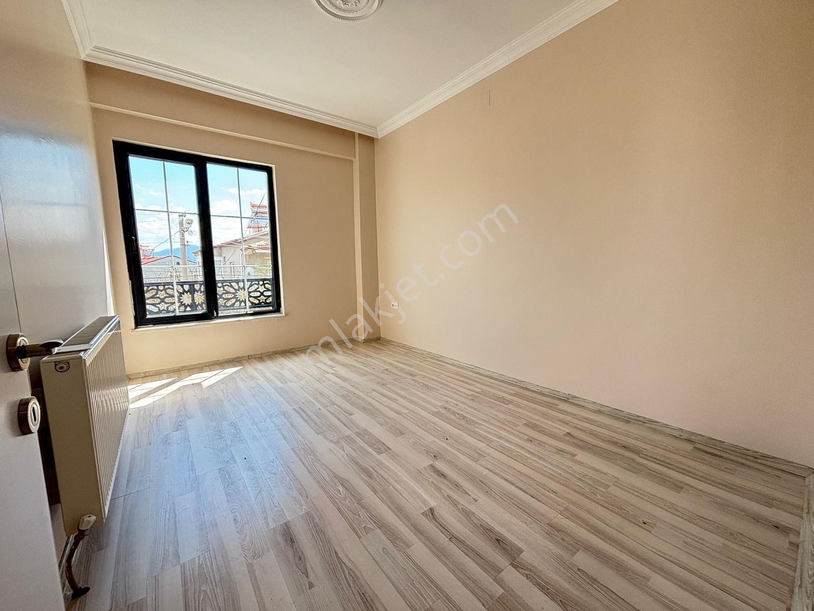 Yaman'dan Bolvadin Malazgirt Mah. 5+1 Satılık Villa - Görsel 4