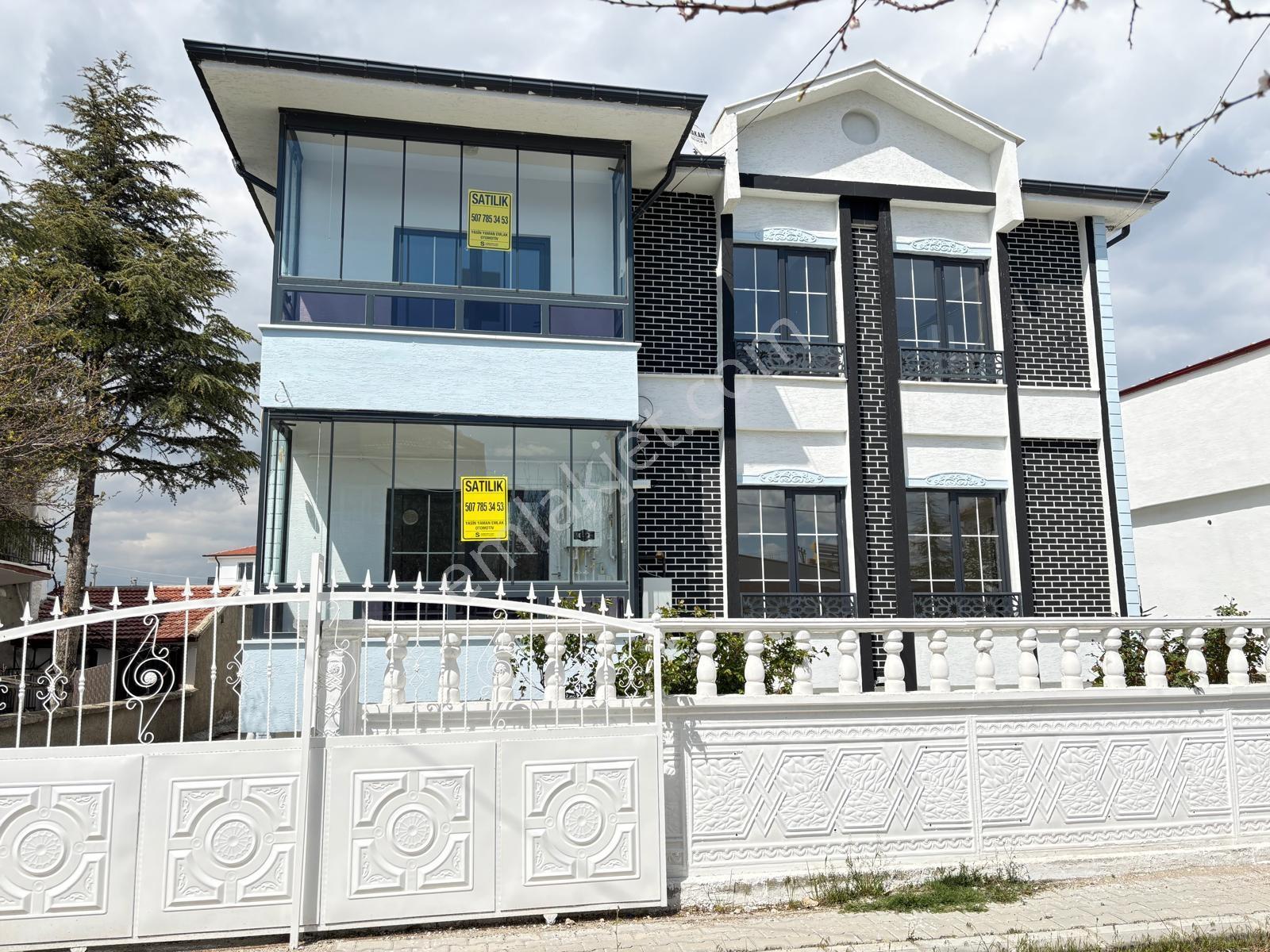 Yaman'dan Bolvadin Malazgirt Mah. 5+1 Satılık Villa - Görsel 12
