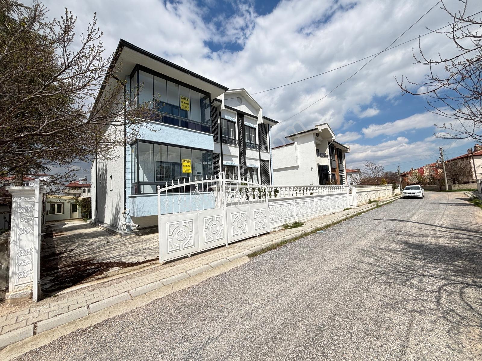 Yaman'dan Bolvadin Malazgirt Mah. 5+1 Satılık Villa - Görsel 19