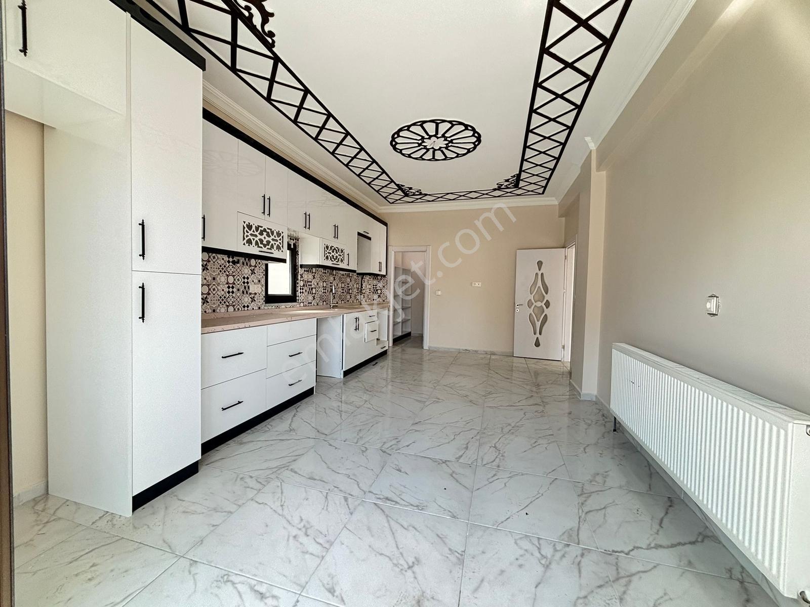 Yaman'dan Bolvadin Malazgirt Mah. 5+1 Satılık Villa - Görsel 3