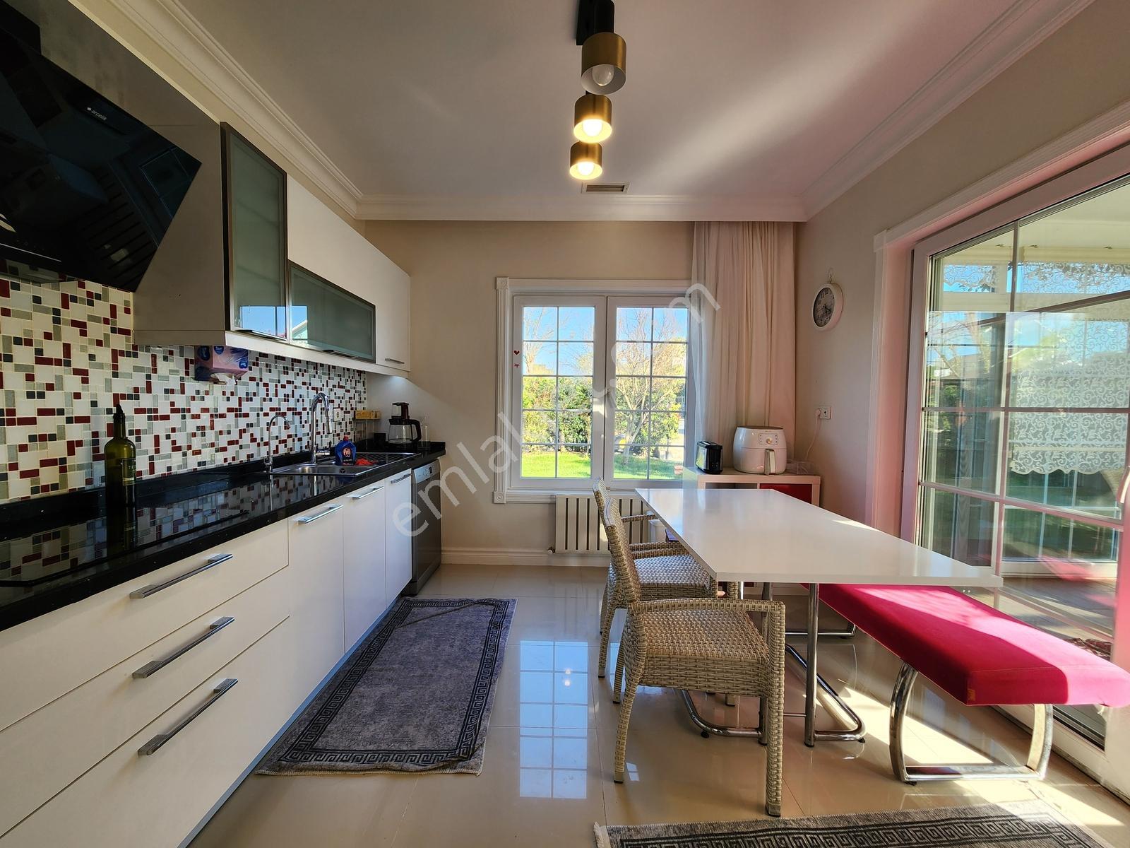 Re/max'tan Silivri Saral Onaterde Satılık Müstakil 4+1 Villa - Görsel 8