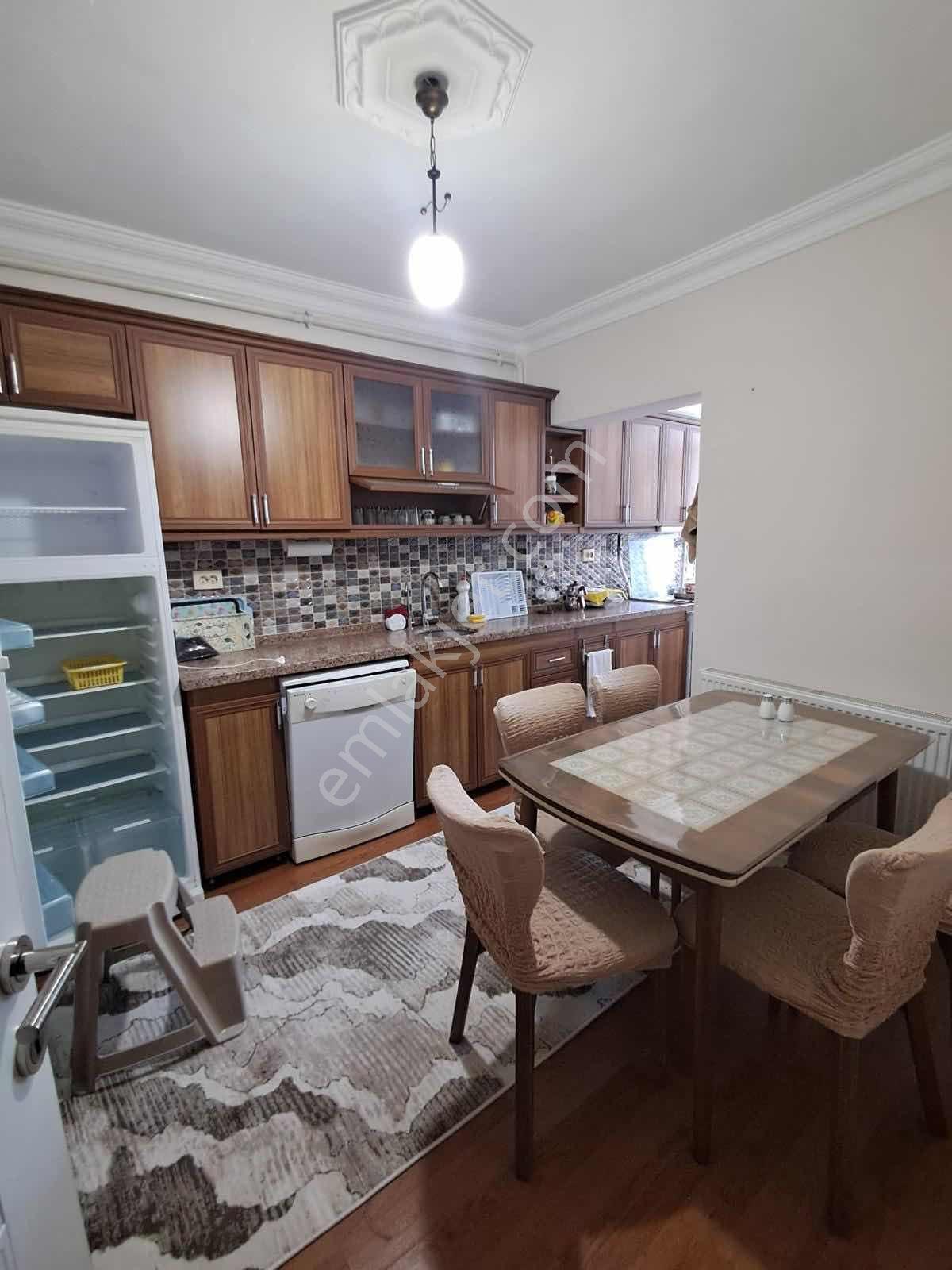 Ege Emlak'tan İspat Cami Mah'de Eşyalı Kiralık 3+1 Daire