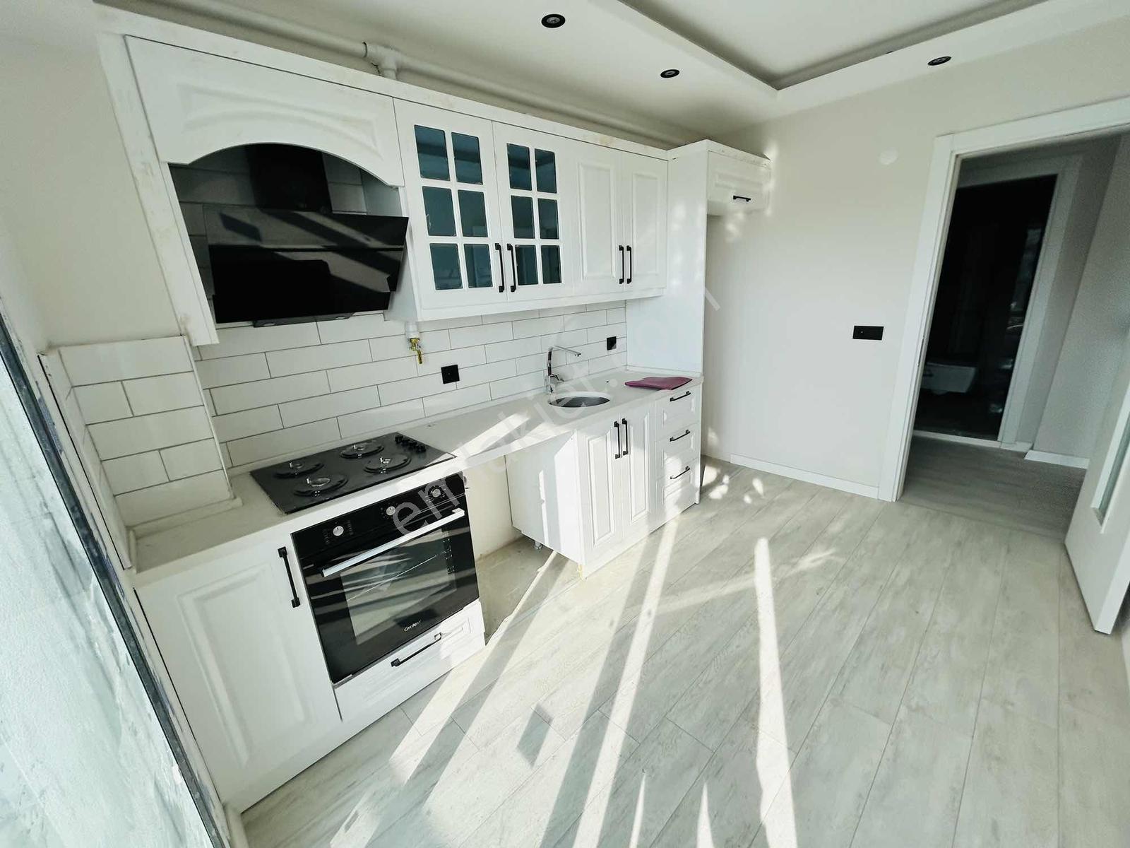 Asil Emlak'tan Muradiye Mah. Site İçersinde 3+1 Satılık Daire