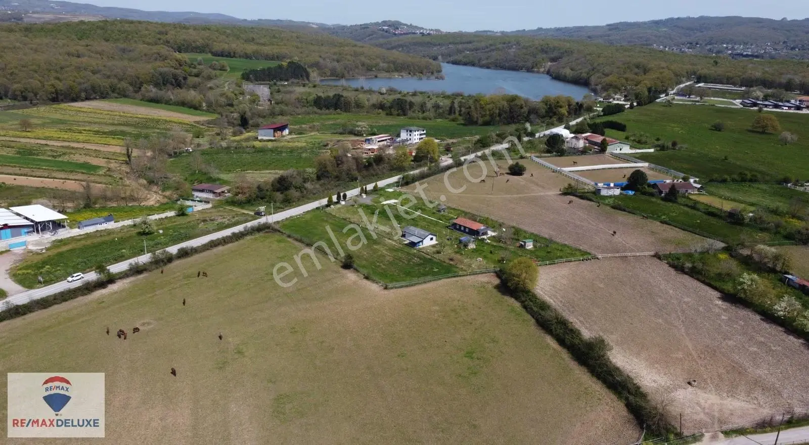 Kartepe Ketenciler'de 2055 M2 Yola Sıfır Satılık Tek Tapu Tarla