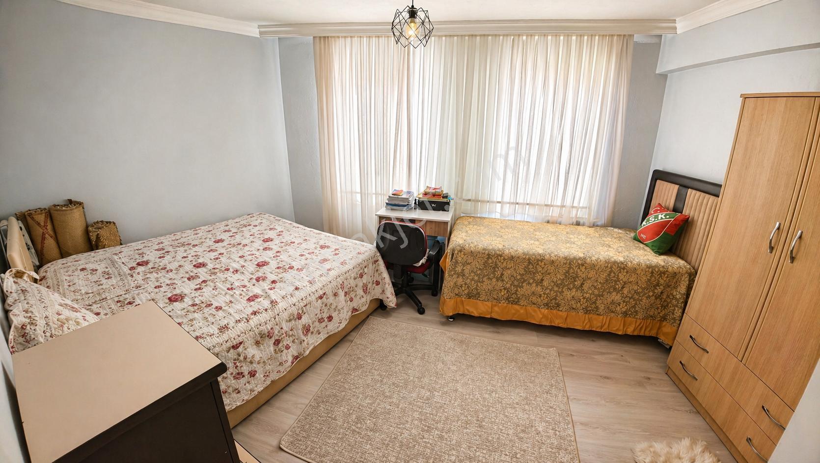 Ayvalık Merkezde 2+1 Ve 3+1 Kullanımlı 3 Katlı Bina - Görsel 28