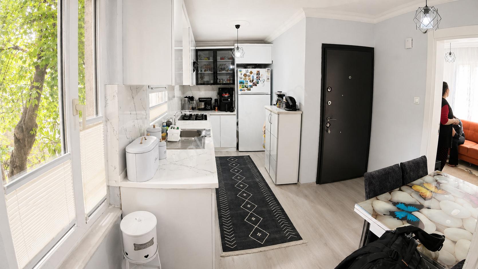 Ayvalık Merkezde 2+1 Ve 3+1 Kullanımlı 3 Katlı Bina - Görsel 21
