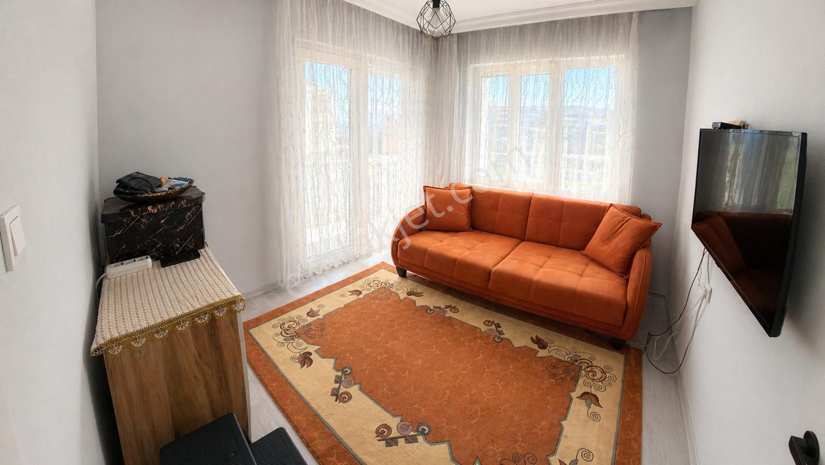 Ayvalık Merkezde 2+1 Ve 3+1 Kullanımlı 3 Katlı Bina - Görsel 16