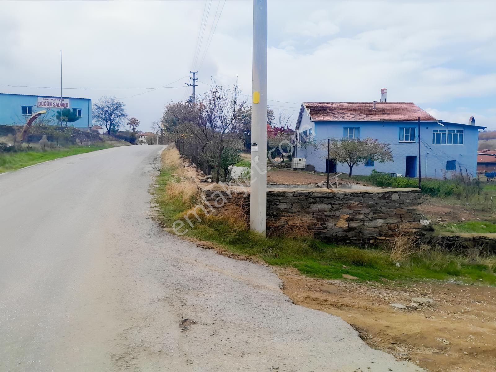 Uşak Eşme' De Araç Takasına Uygun İmarlı Satılık Arsa - Görsel 2