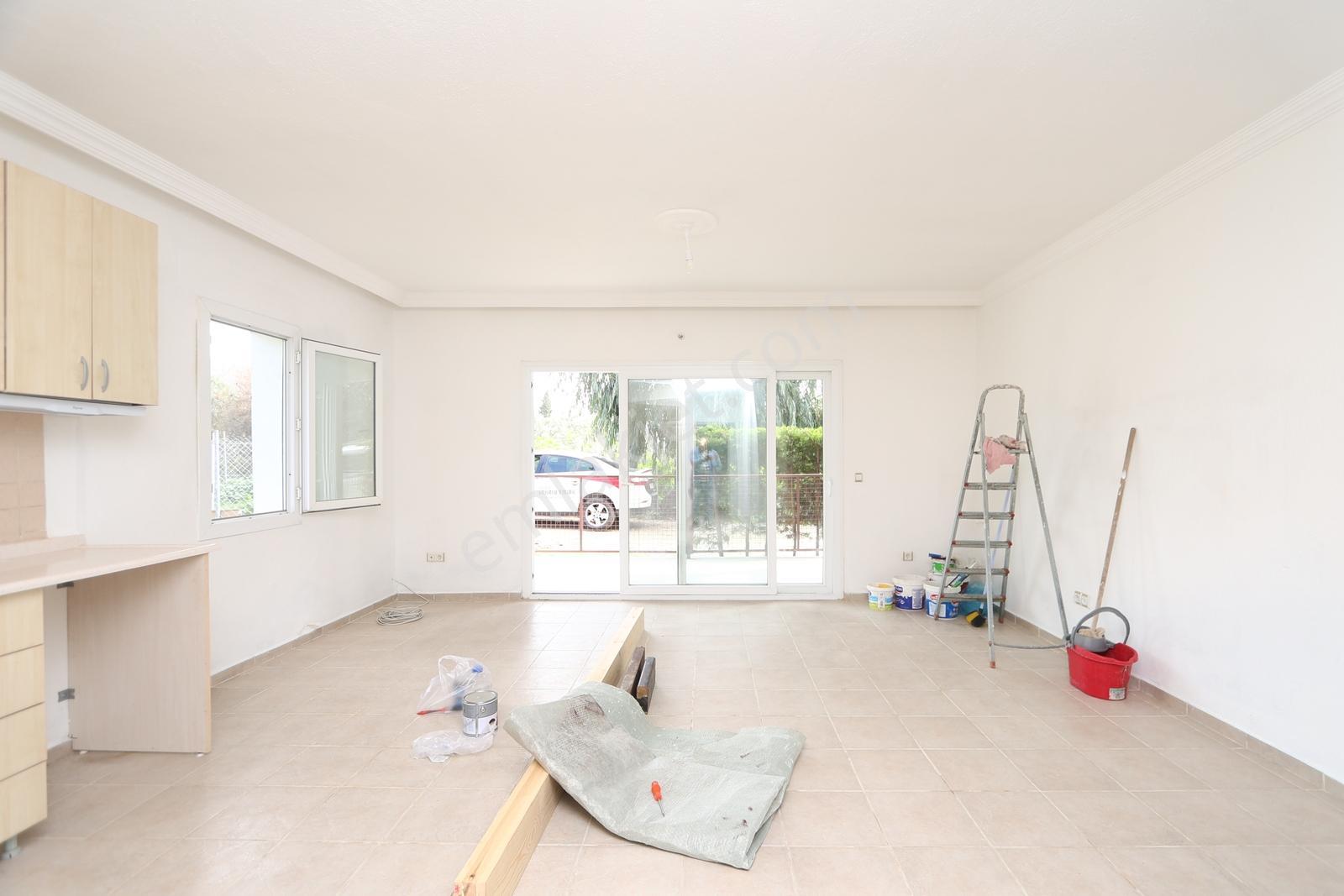 ️s-a-k-a-l-l-ı-dan Gümüşlük Merkezde 2+1 Kiralık Daire