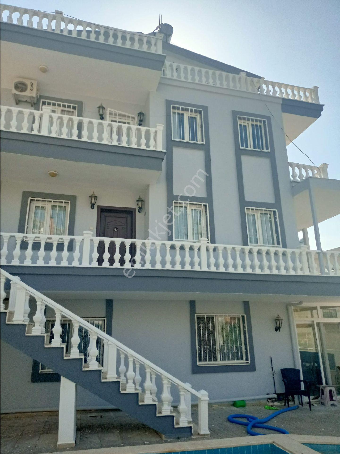 Kuşadası'nda Özel Havuzlu Deniz Manzaralı Eşyalı Kiralık Villa - Görsel 4