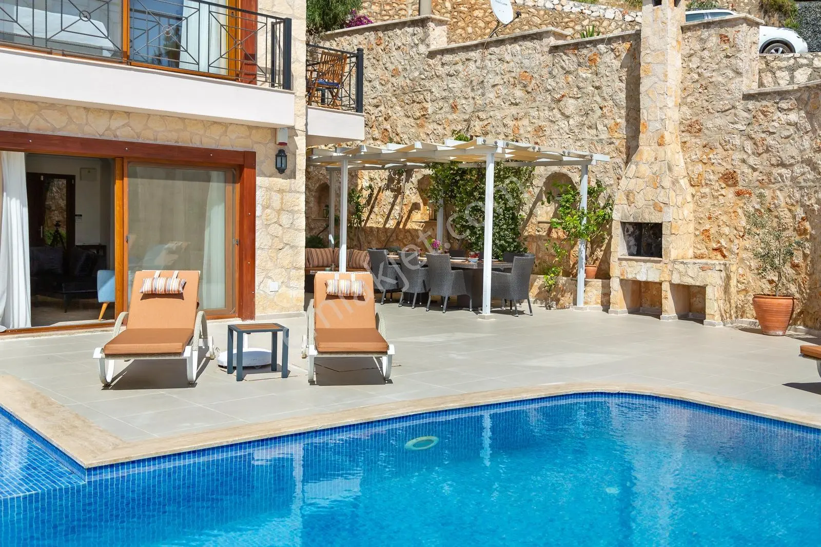 Şehir Merkezinde Deniz Manzaralı 4 Yatak Odalı Özel Villa - Görsel 3