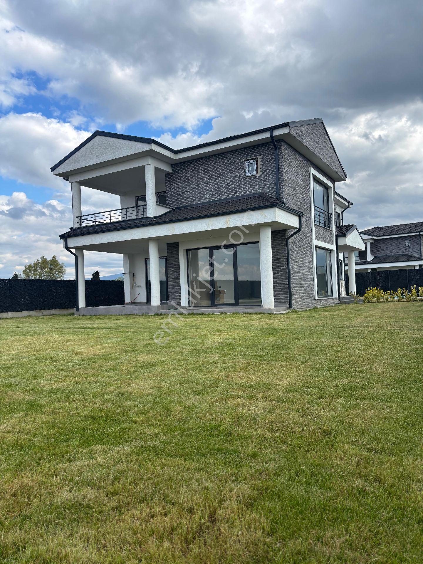830 M2 Arsa Üzerinde.4+1 Müstakil Villa - Görsel 4