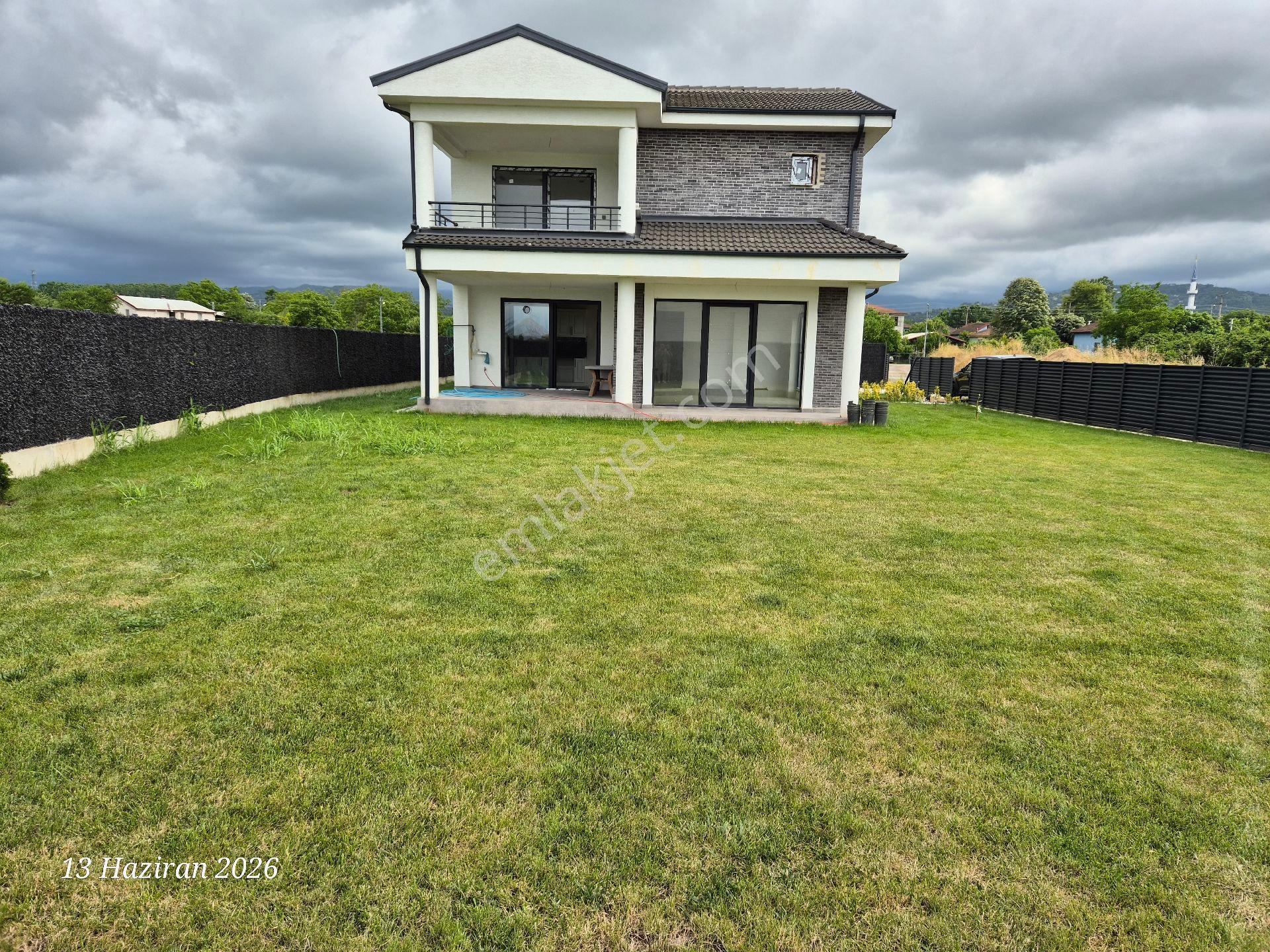 830 M2 Arsa Üzerinde.4+1 Müstakil Villa