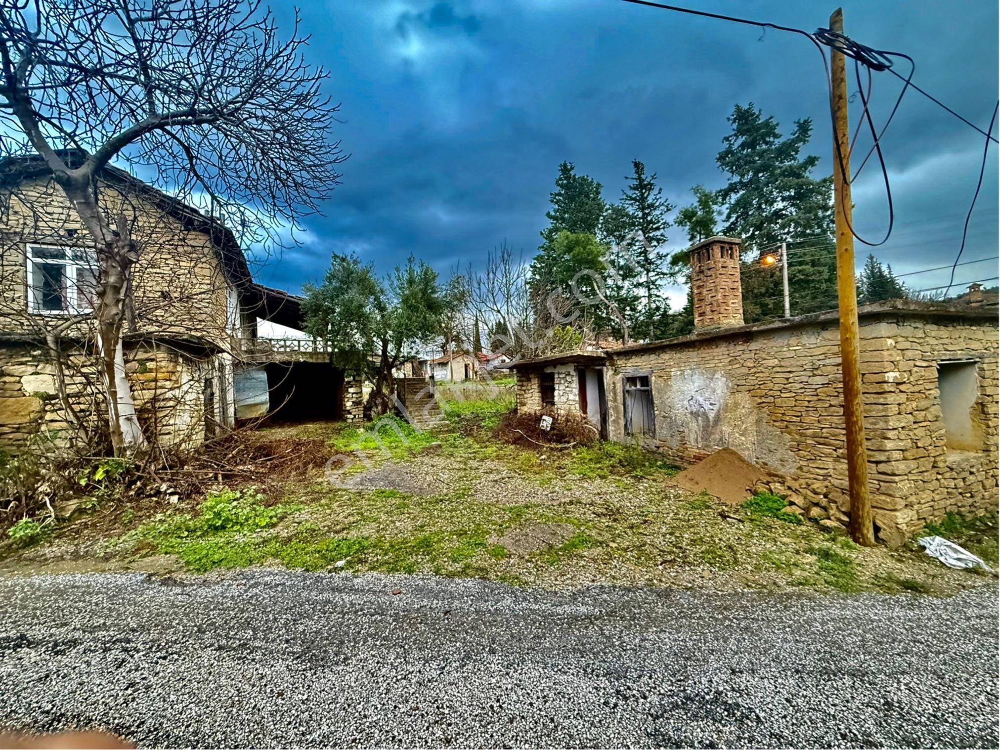 Manavgat Şişeler Köyünde 698 M2 Köy İçi İmarlı Tek Tapu Arsa