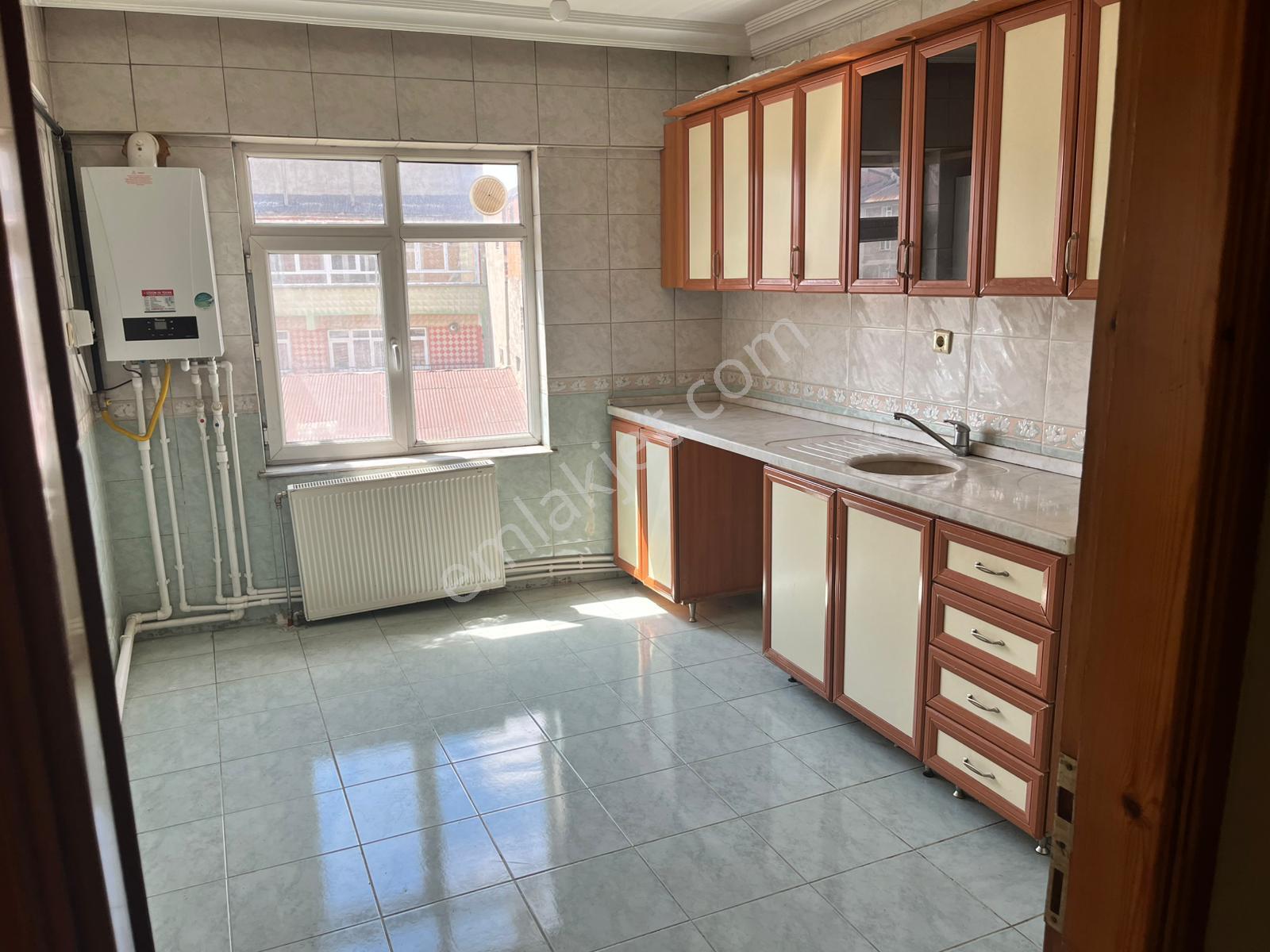 Atılım Gold Emlaktan Erzurum Mahallebaşında 2+1 Kilerli Kiralık Daire
