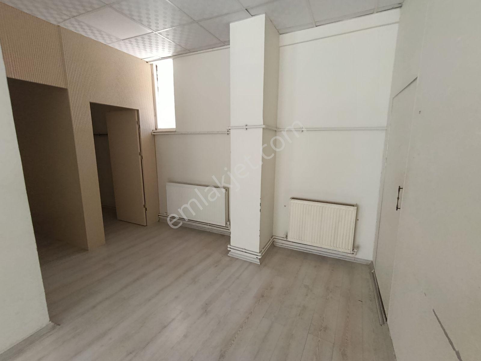 Mehmetçik Caddesi Üzerinde 70 M2 Köşe Dükkan - Görsel 12