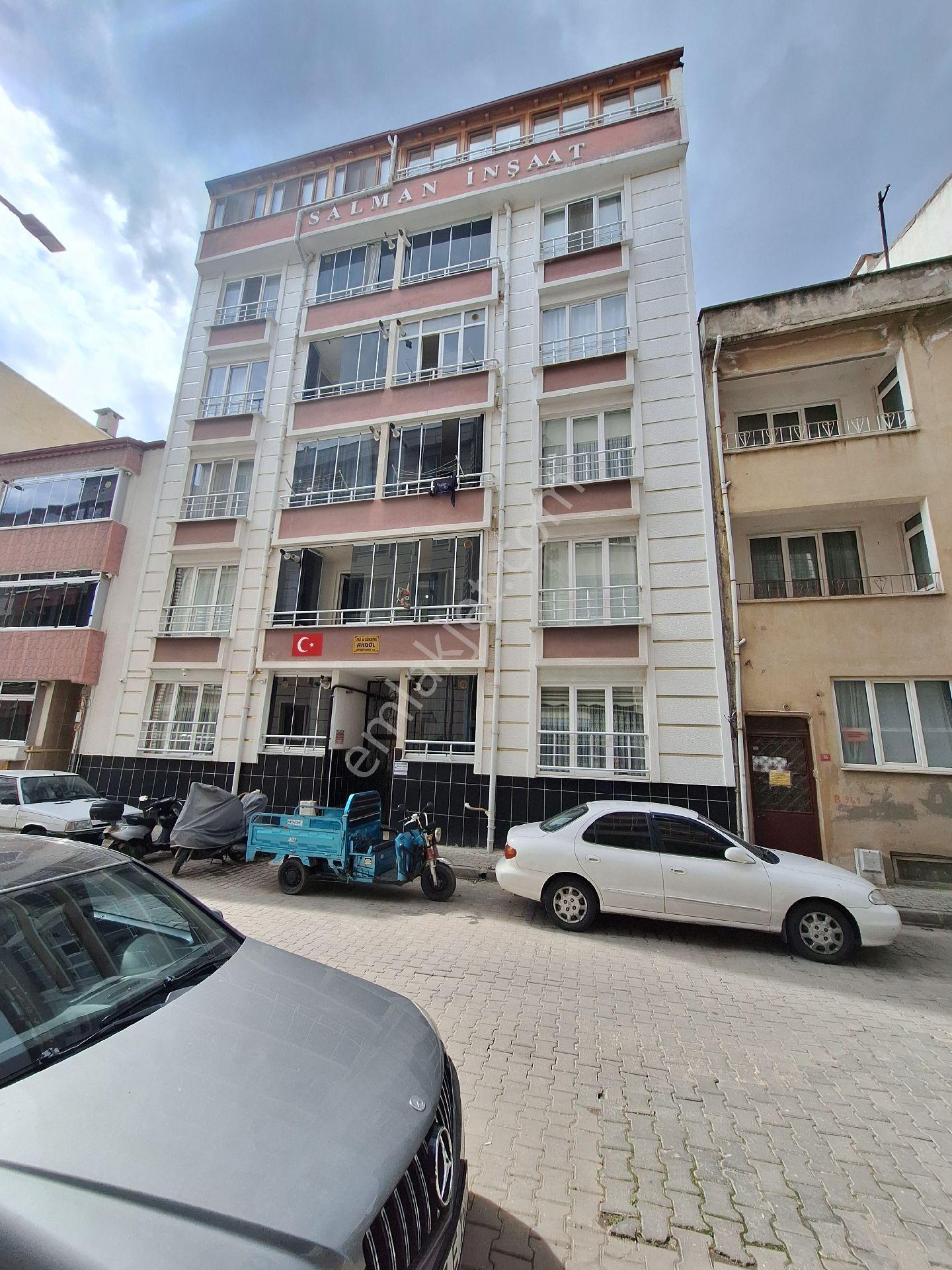Kırklareli Merkez Çukur Sokakta 1 Daire Fiyatına Satılık Dubleks