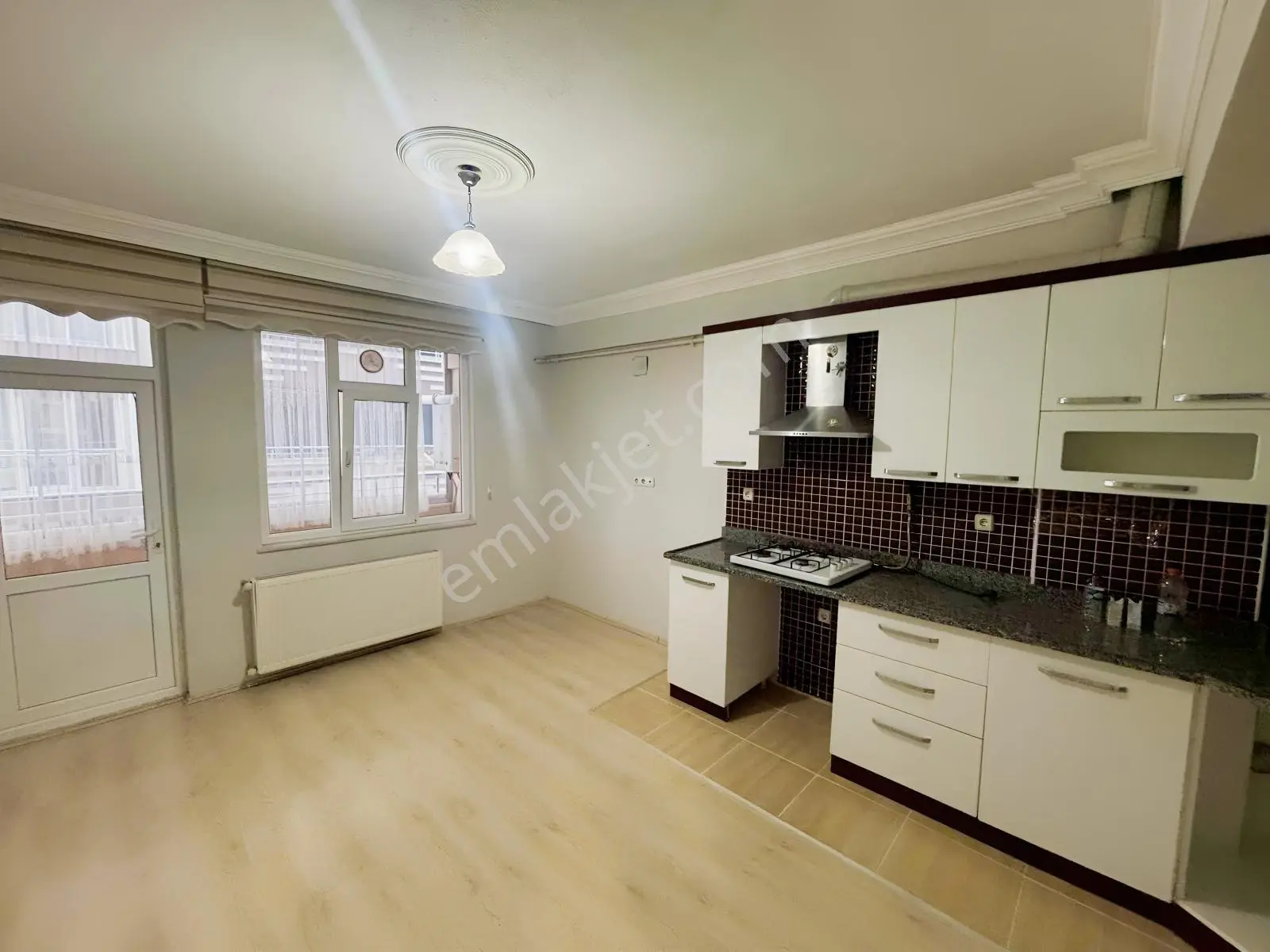 Mevlana Mah.de Kiralık Arakatta Mutfak Salon Ayrı 2+1 Daire - Görsel 30