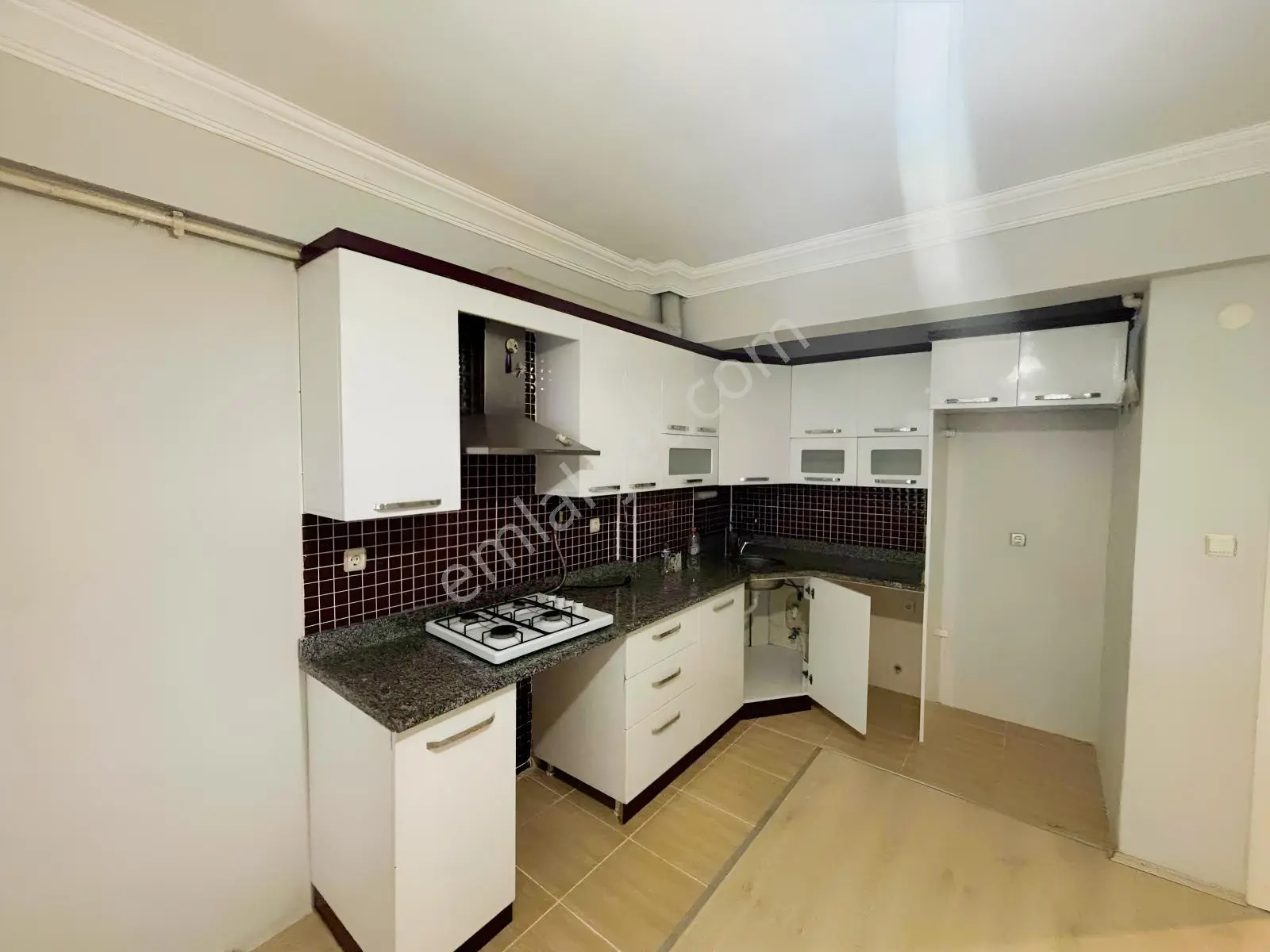 Mevlana Mah.de Kiralık Arakatta Mutfak Salon Ayrı 2+1 Daire - Görsel 29