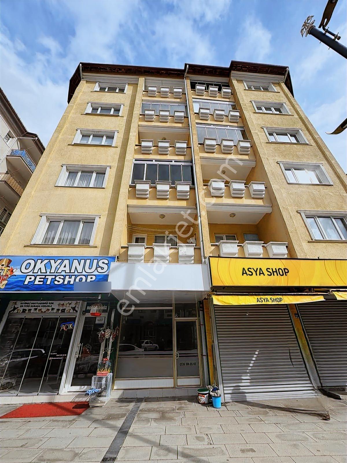 Karahan Emlak'tan Acil Mevlânâ'da Ana Cadde Üzerınde Dükkan